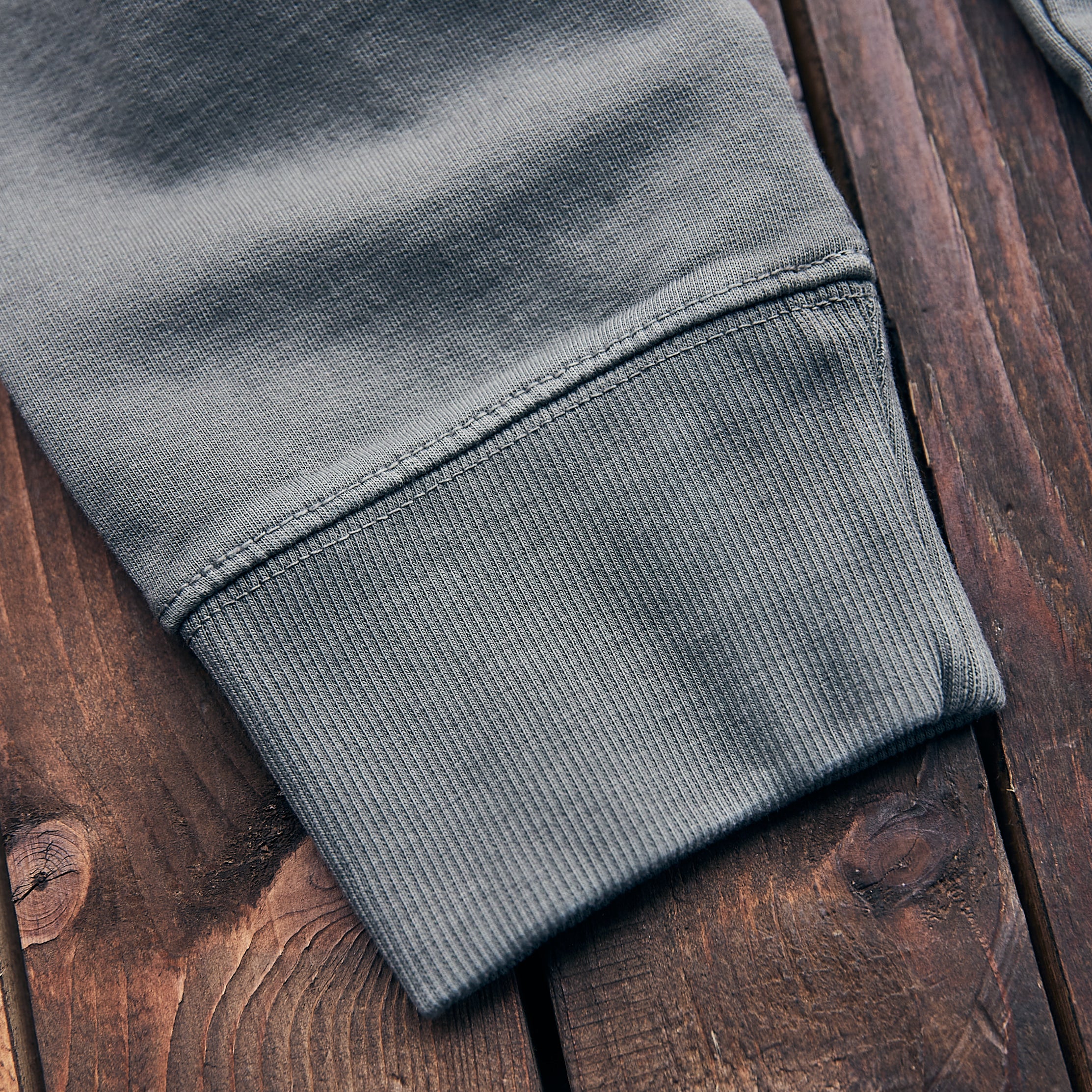 Iron & Resin - Hightide Crewneck - Charcoal GRAY