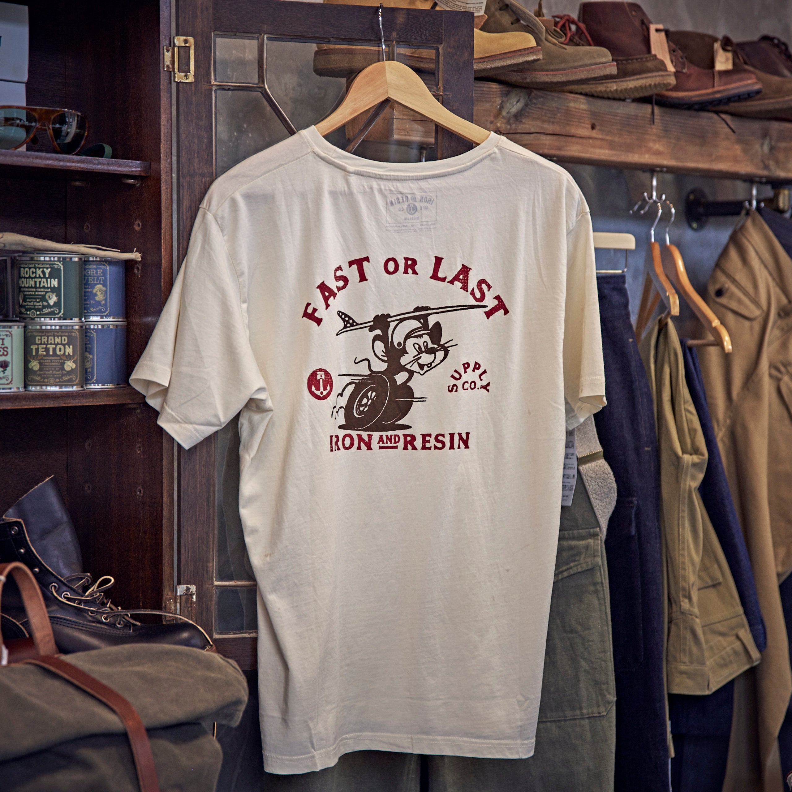 Iron & Resin - Fast or Last - varm hvid