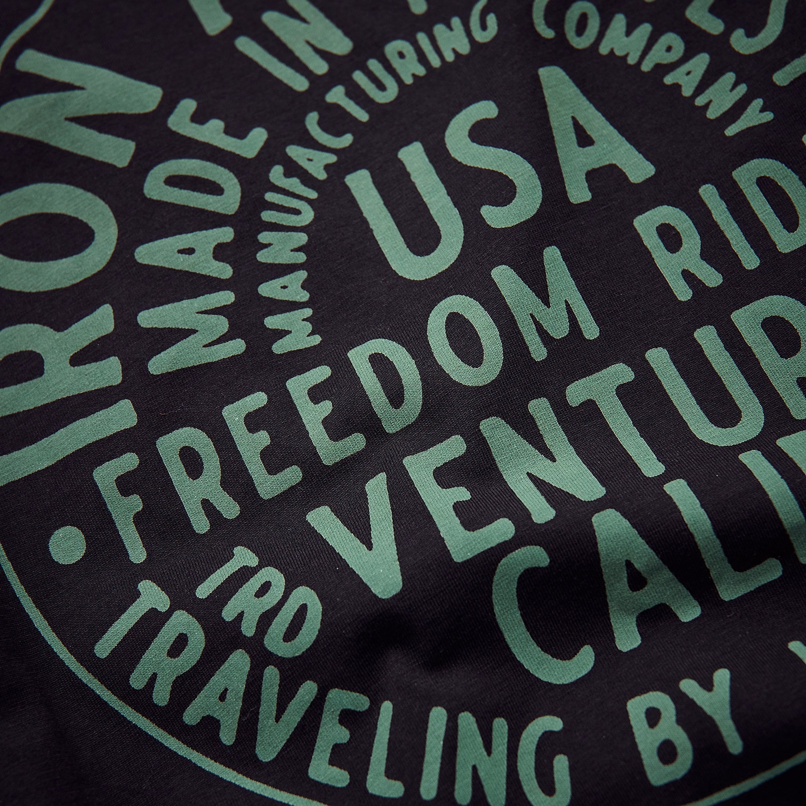 Iron & Resin - Brand Button Pocket tee SORT
