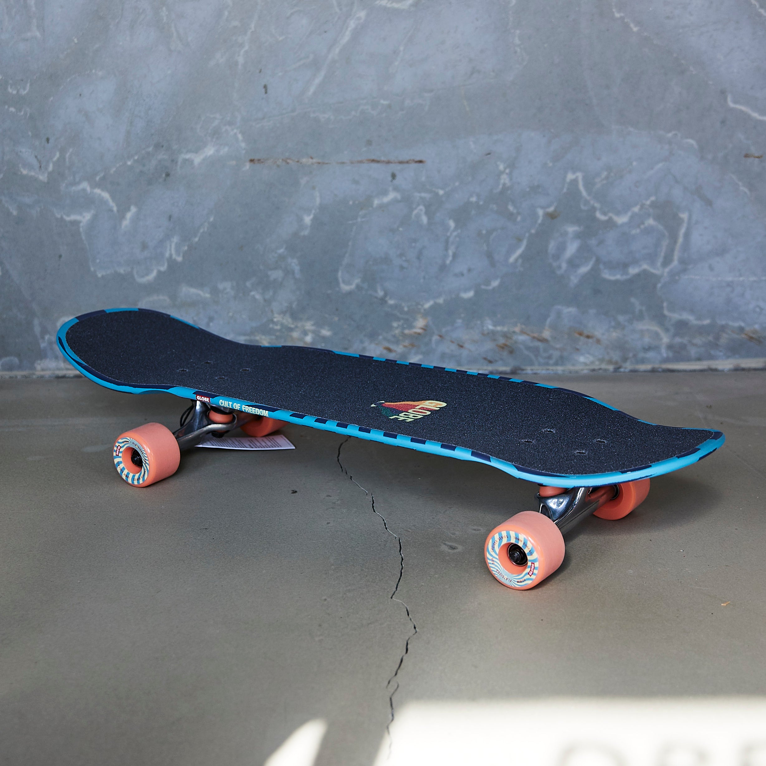 Globe - Globe Dealer 30"(76cm) Cruiser (cult of freedom blue)