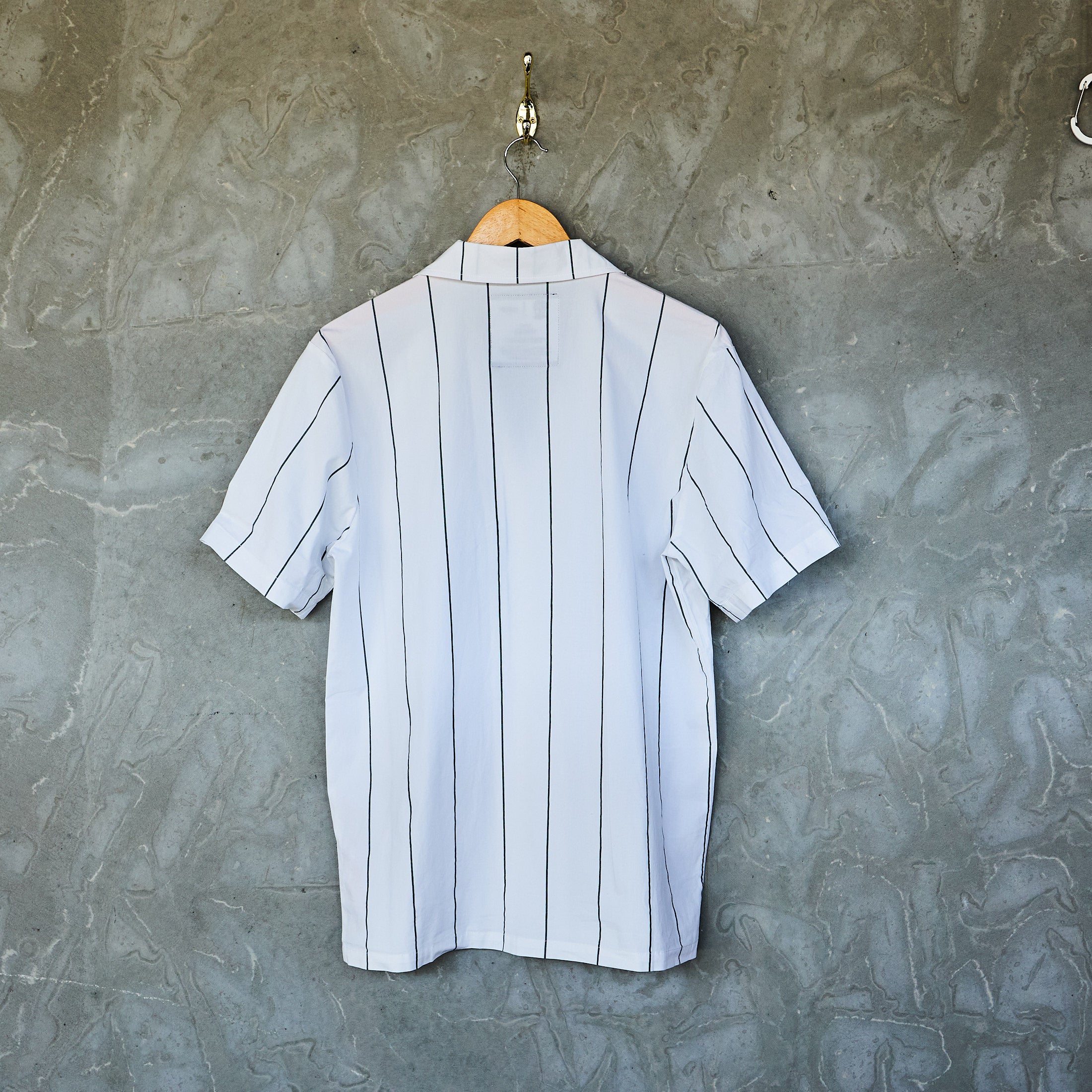 Globe -"Off Course"Shirt - White