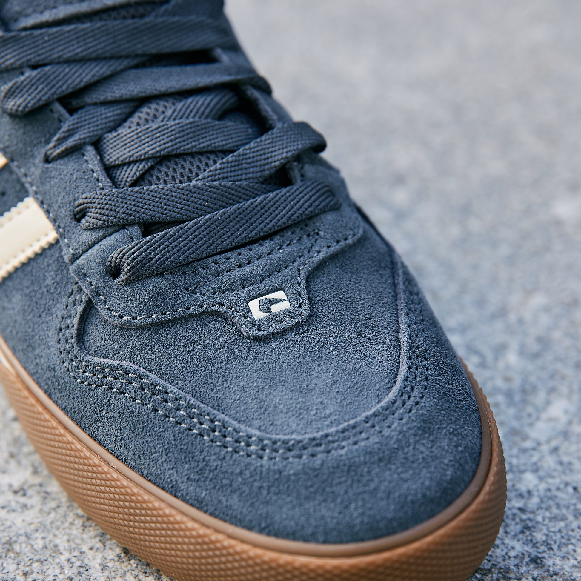 GLOBE - SNEAKER - Lead/Rubber