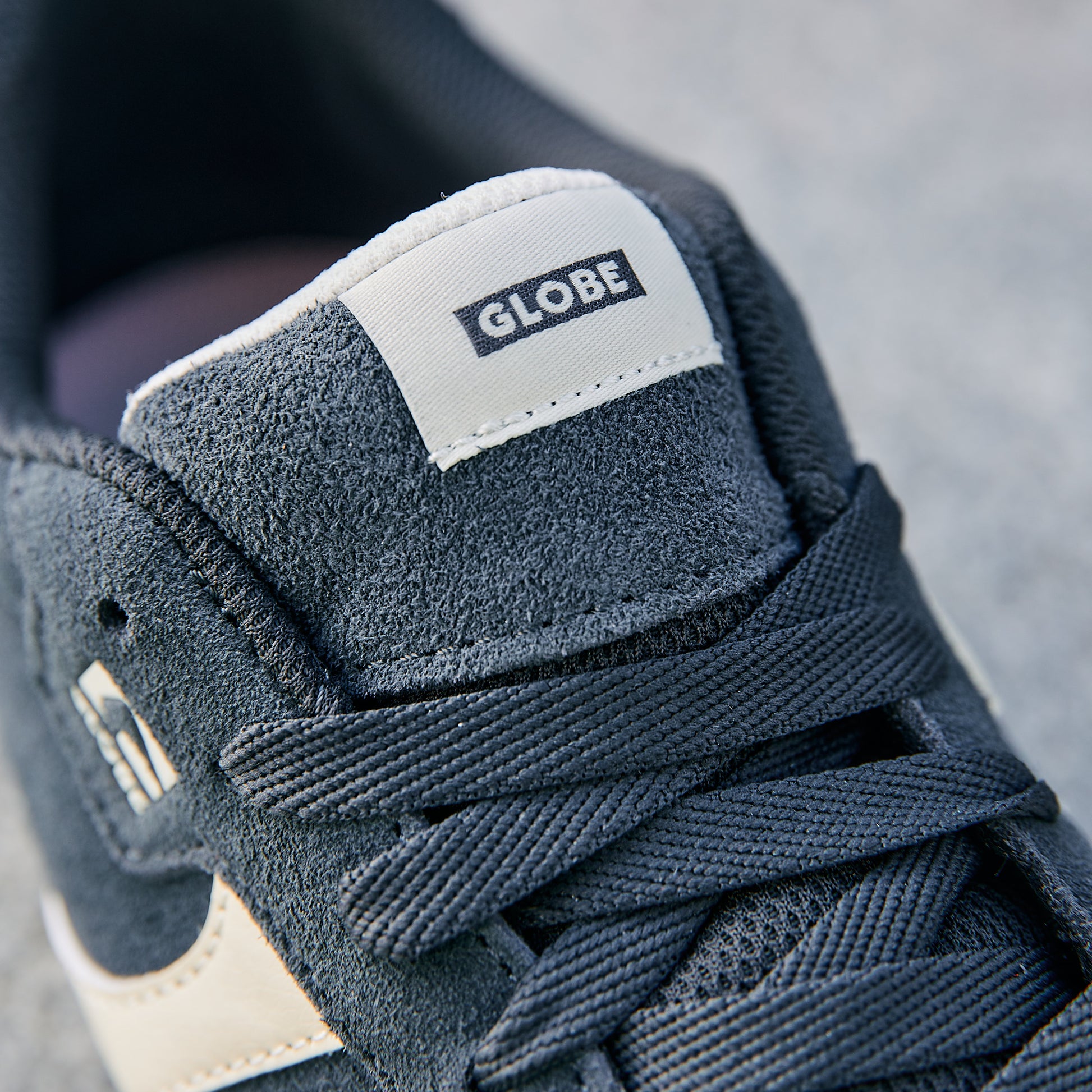 GLOBE - SNEAKER - Lead/Rubber