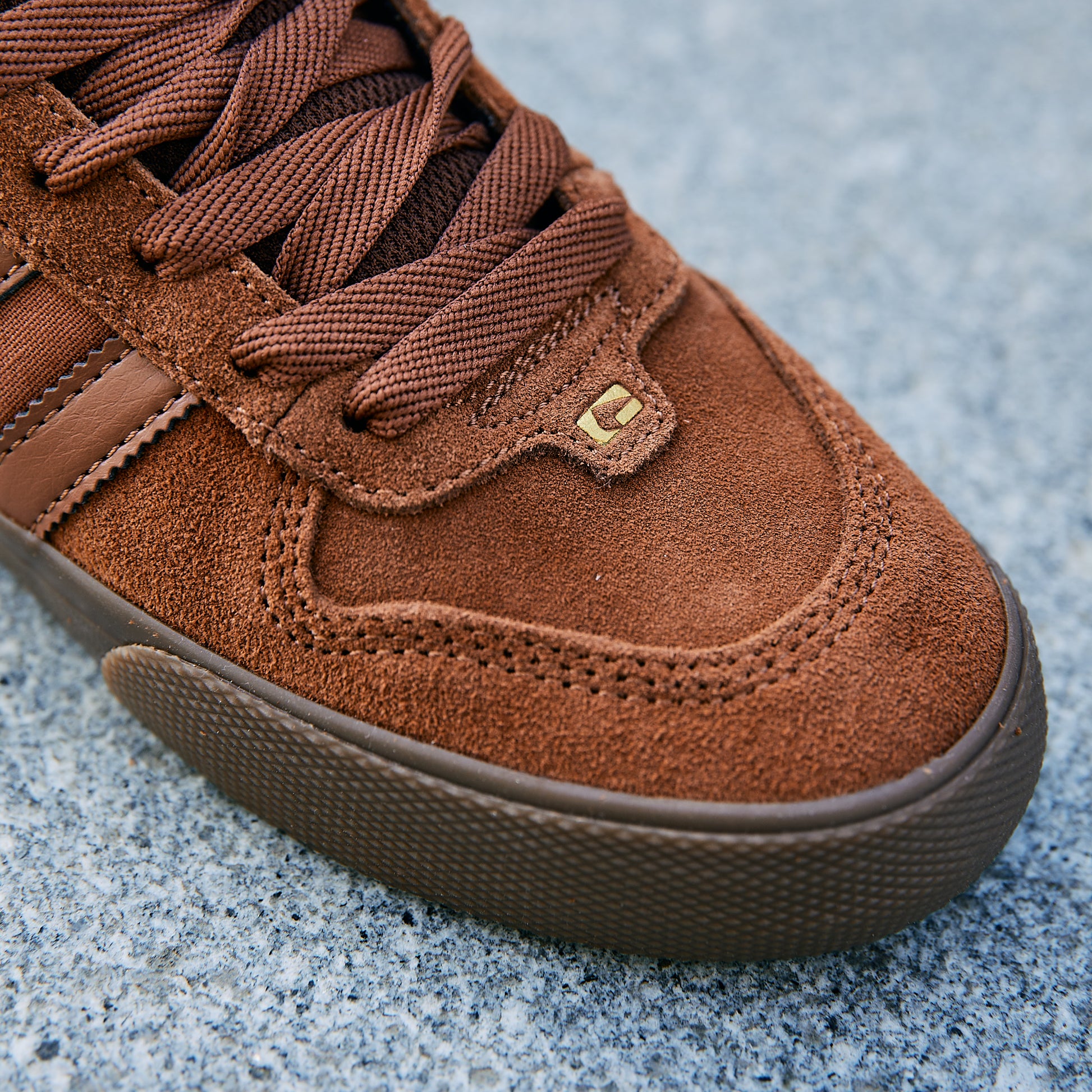 GLOBE - SNEAKER - Nutshell