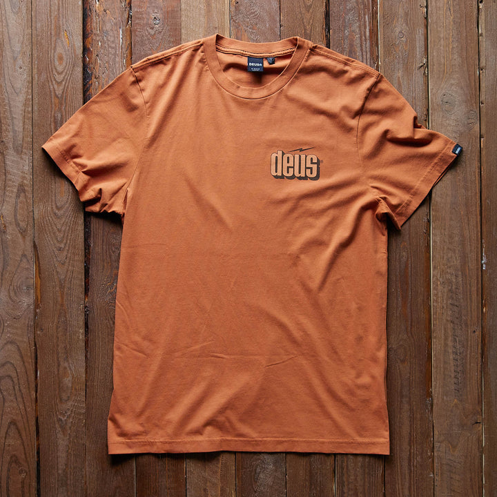 DEUS EX MACHINA - BOLTER TEE - Rust