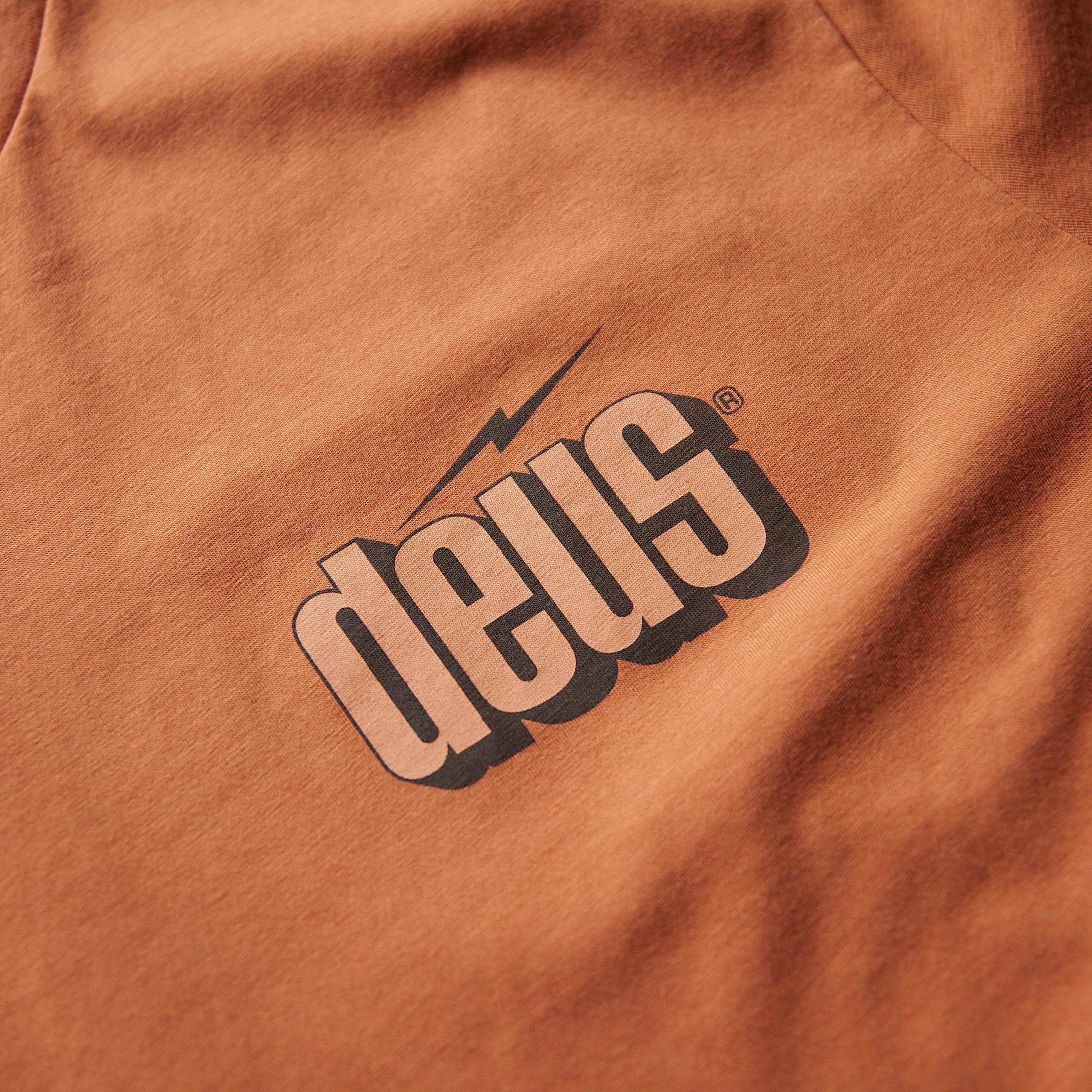 DEUS EX MACHINA - BOLTER TEE - Rust
