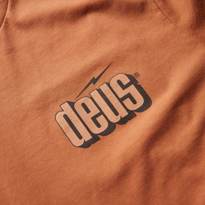 DEUS EX MACHINA - BOLTER TEE - Rust