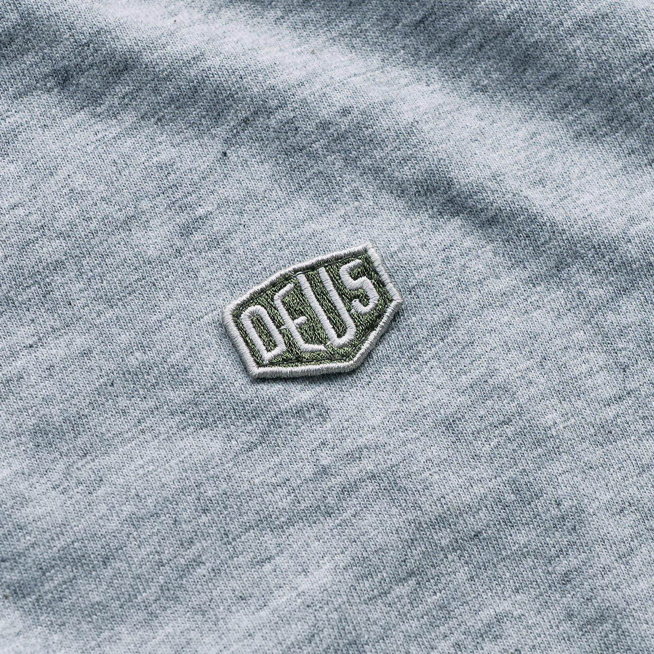 Deus Ex Machina - Shield Tee - Grå