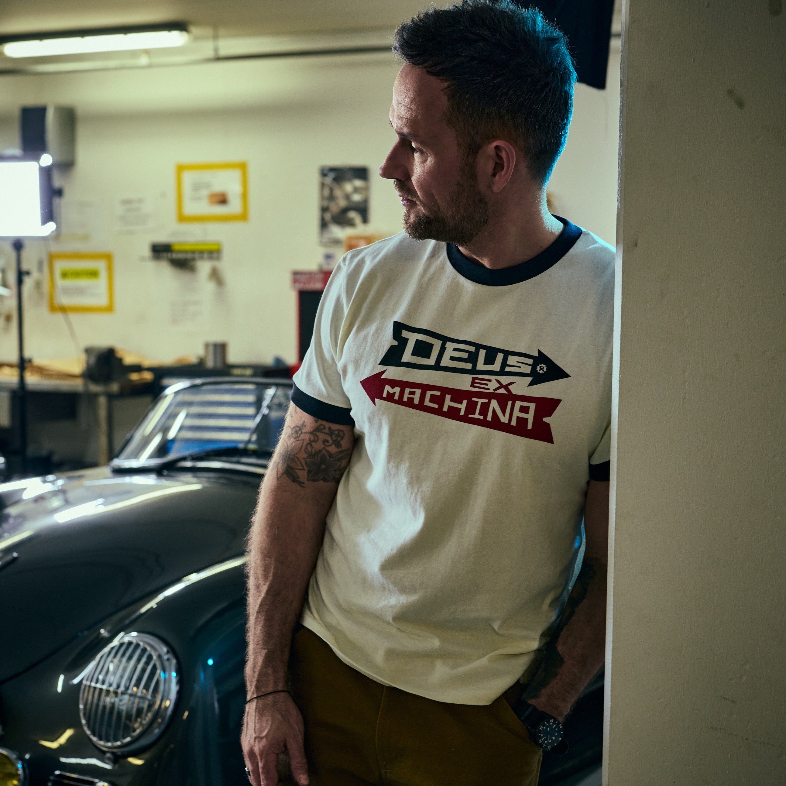 Deus Ex Machina - Arrows Ringer - Pristine White