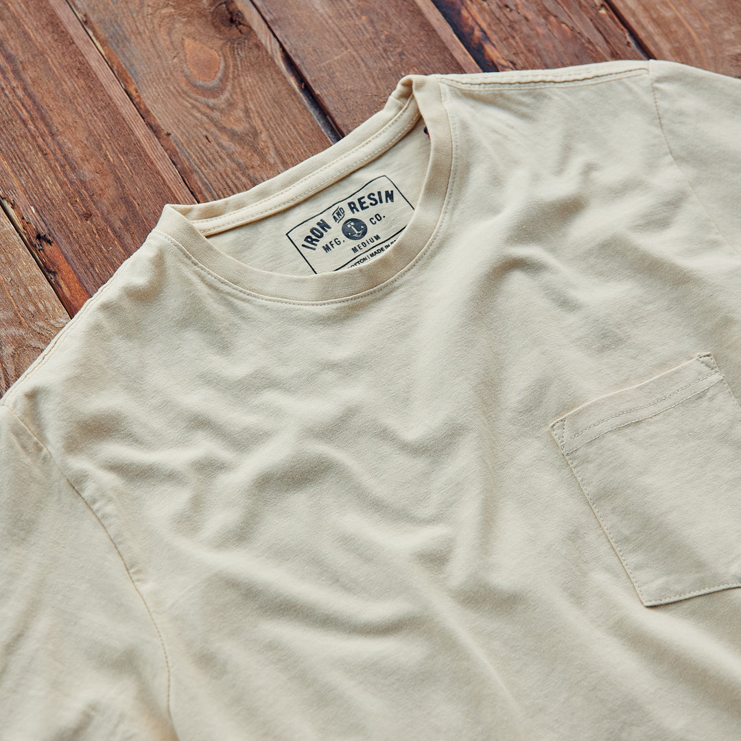 Iron & Resin - Faded Pocket Tee - Varm hvid