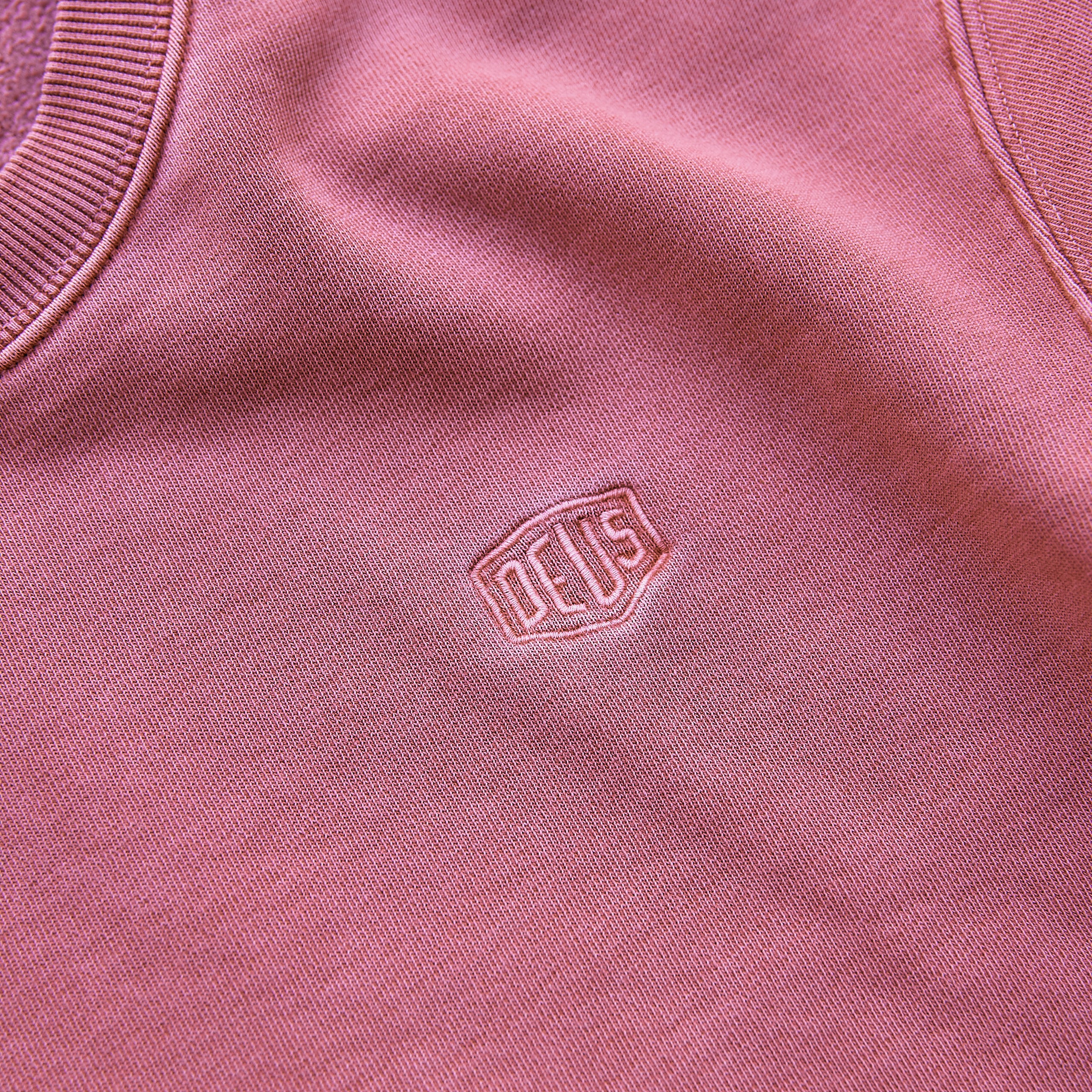 Deus Ex Machina - Shield Logo Crew - lyserød