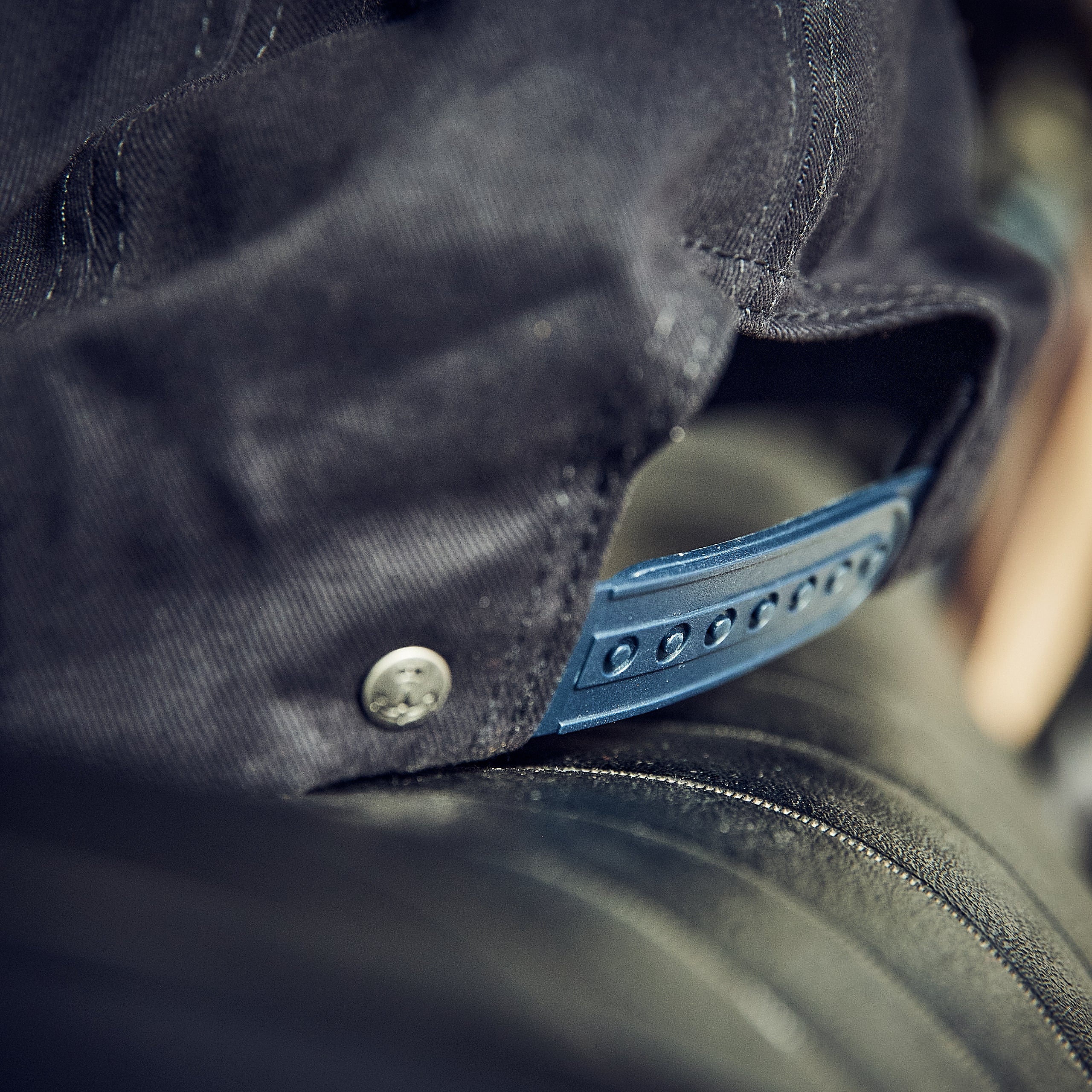 Iron and Resin - MOTO AND TEAM - BLACK