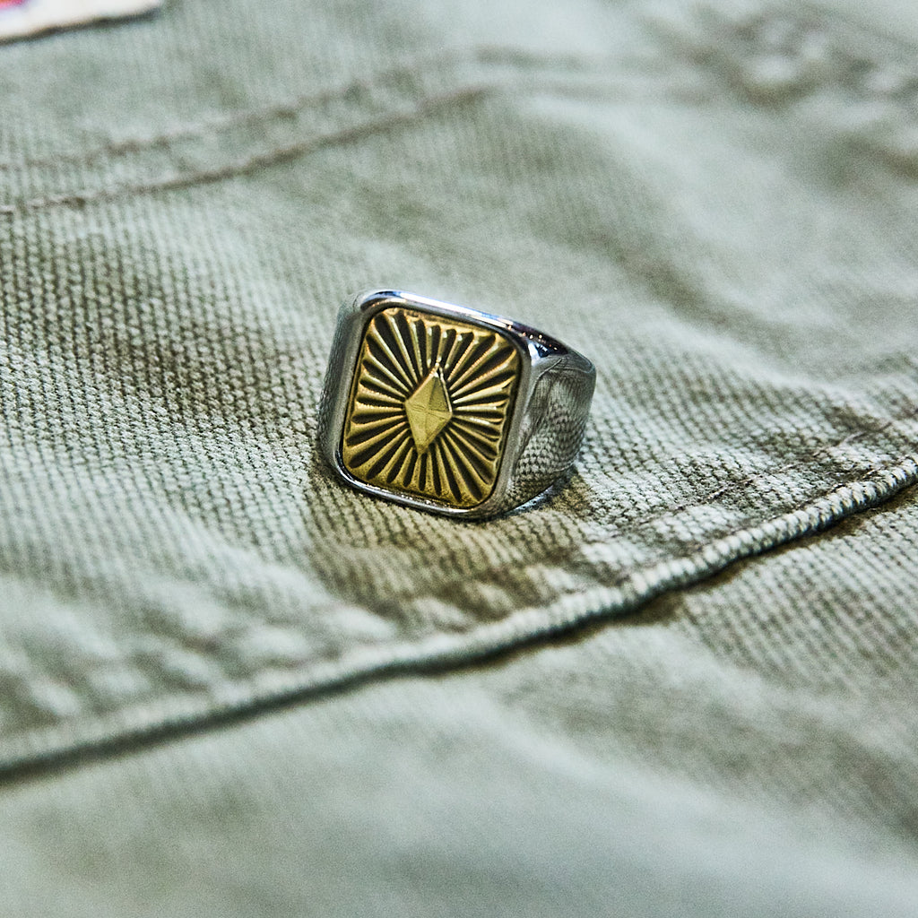 Black Pearl Créations - Concho brass square ring