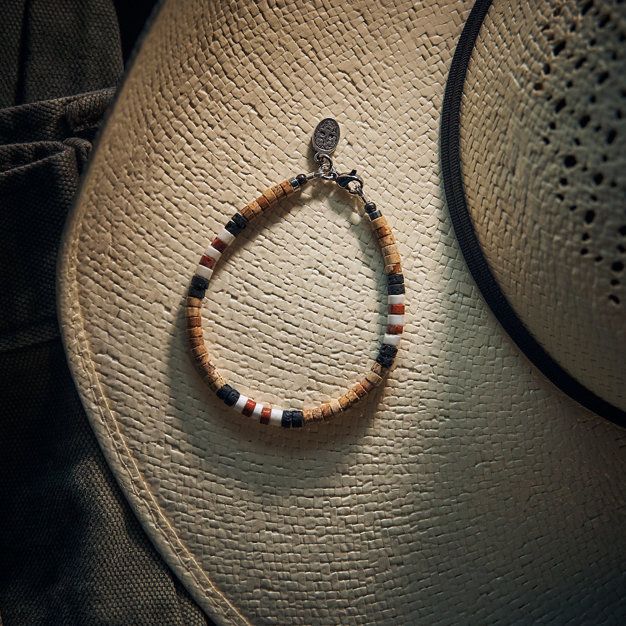 Black Pearl Creations - Mini Heishi/jasper Armbånd - Brun