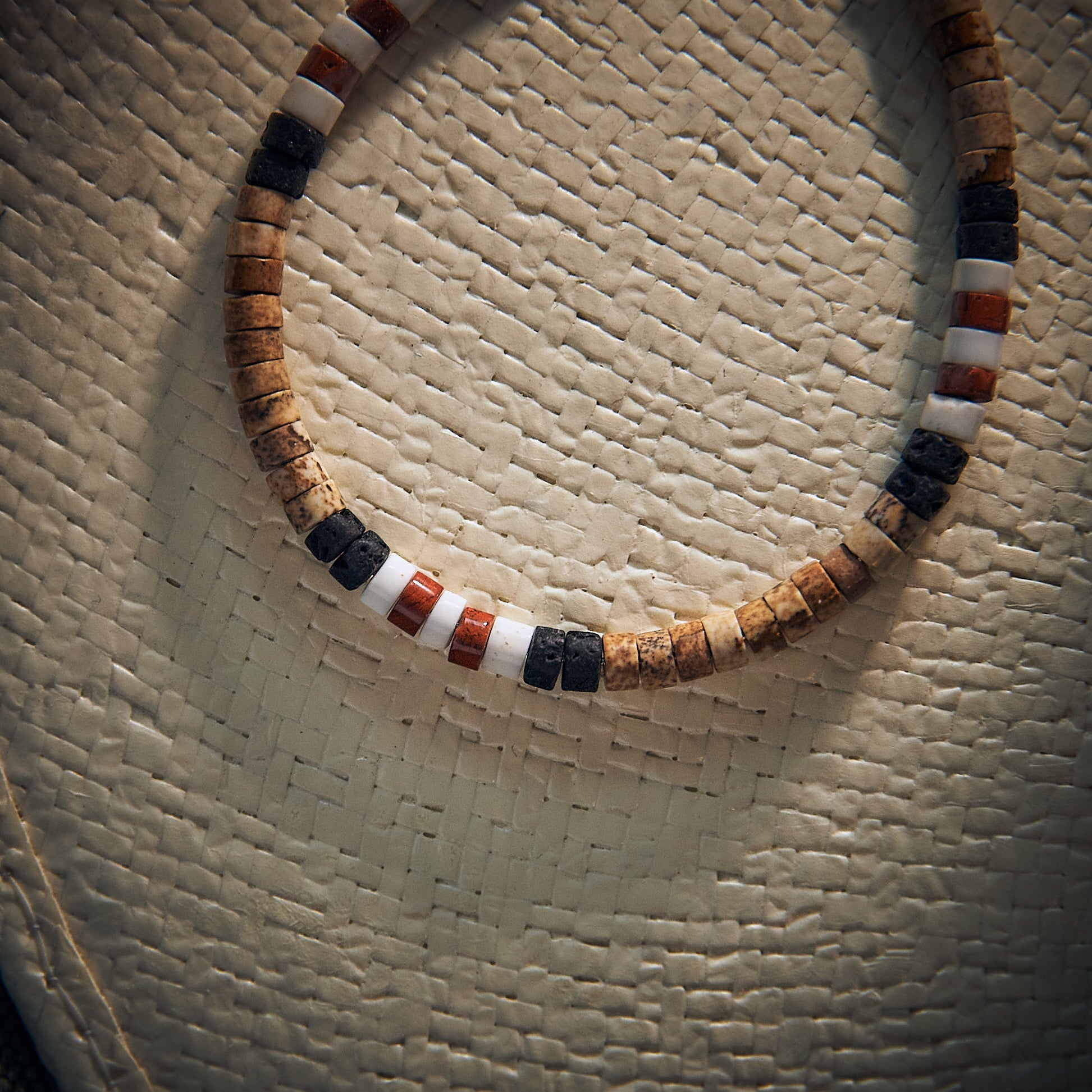 Black Pearl Creations - Mini Heishi/jasper Armbånd - Brun