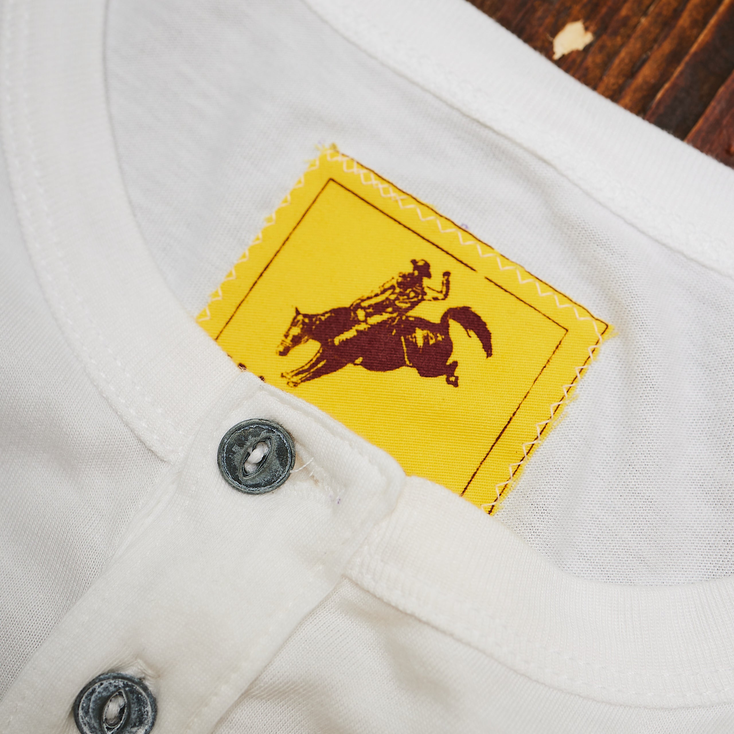 FBC TAILOR & SUPPLY - RANCHER HENLEY- White