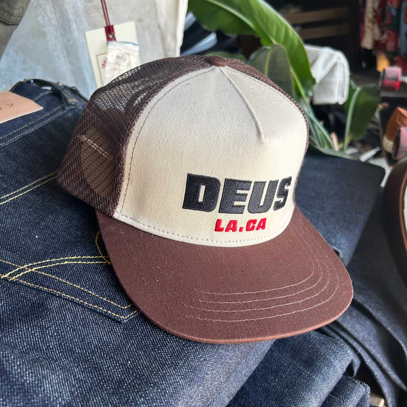 DEUS EX MACHINA - Akin Trucker - brown