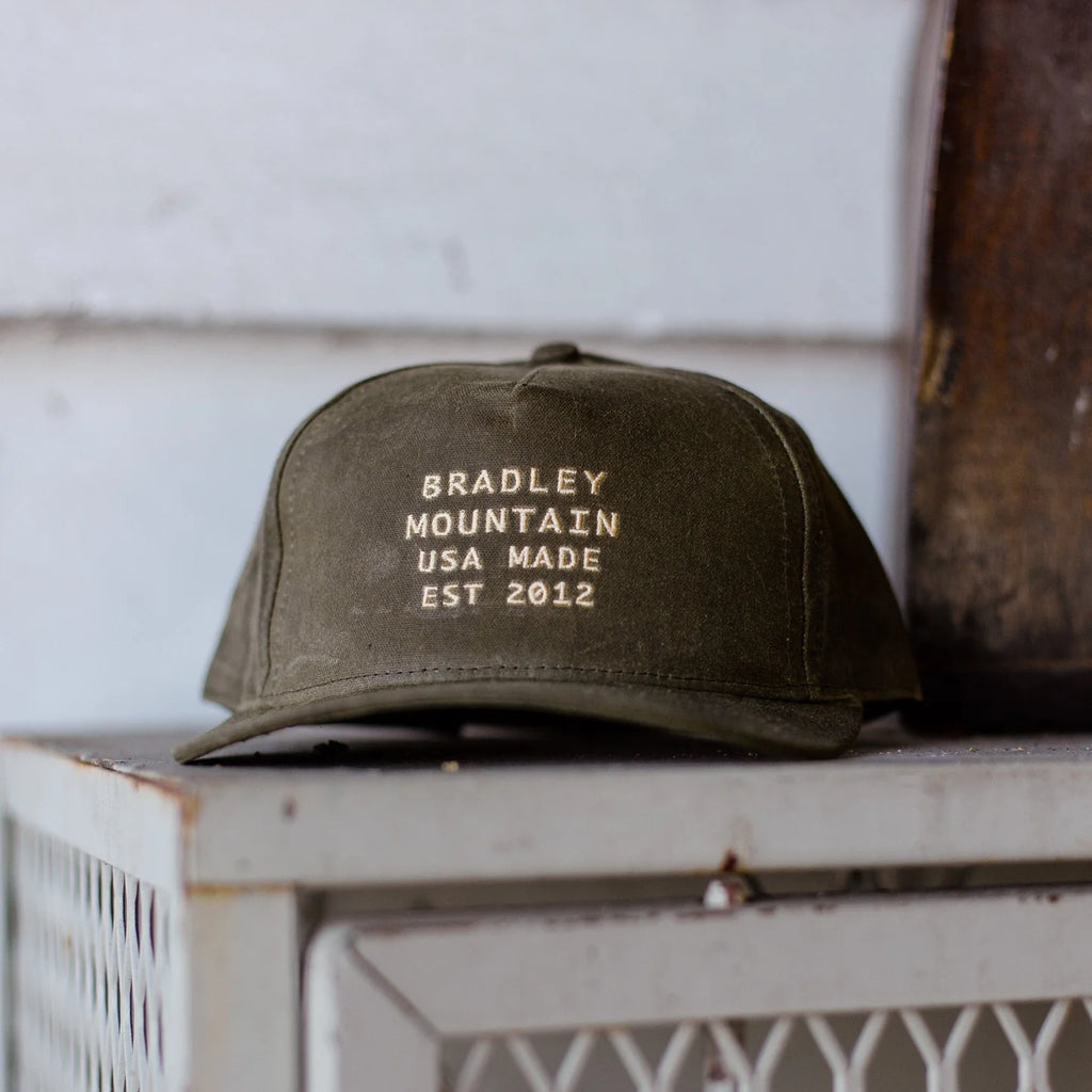 Bradley Mountain - Waxed Heritage Trucker Cap Olive/white
