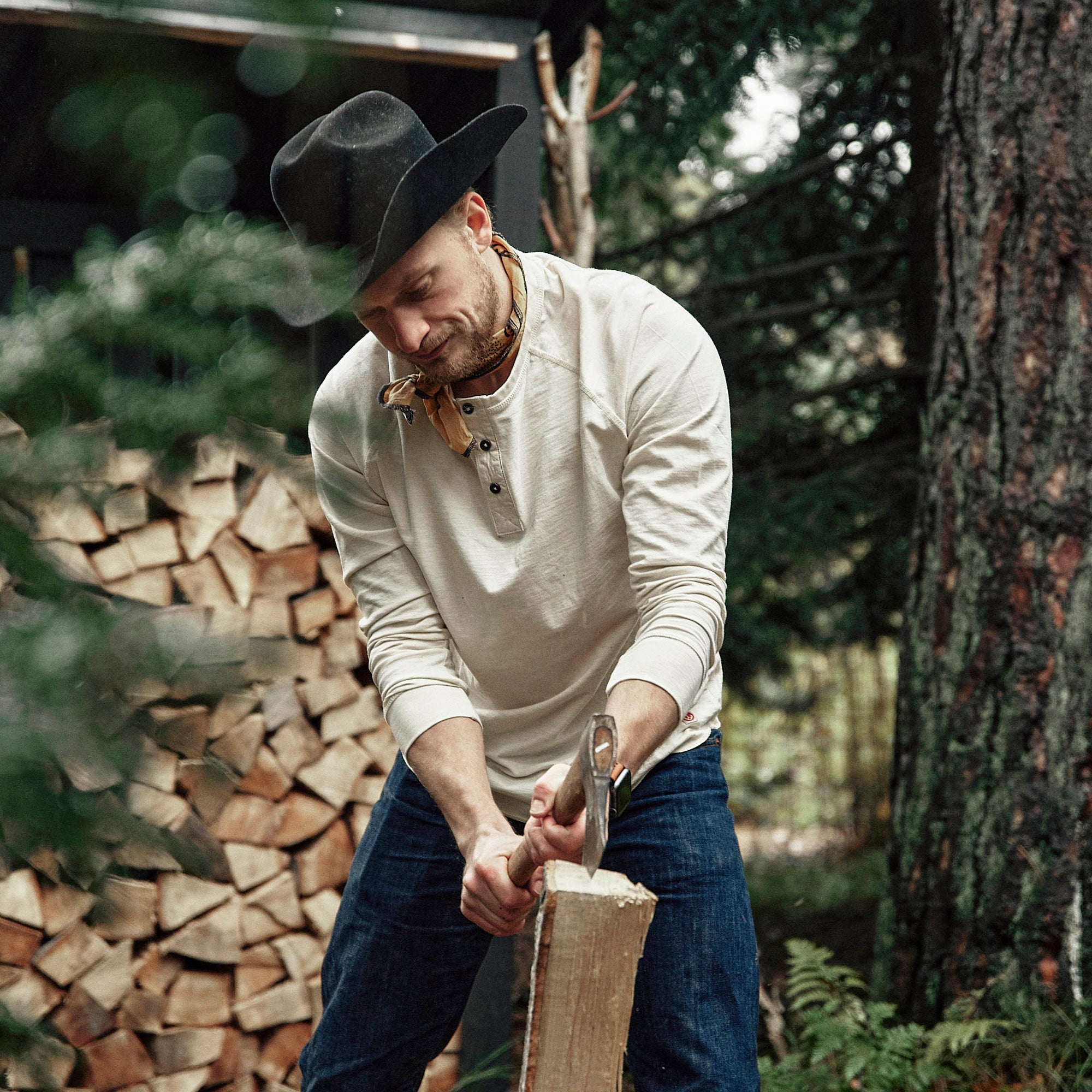 Iron and Resin - Topock Henley - Råhvid