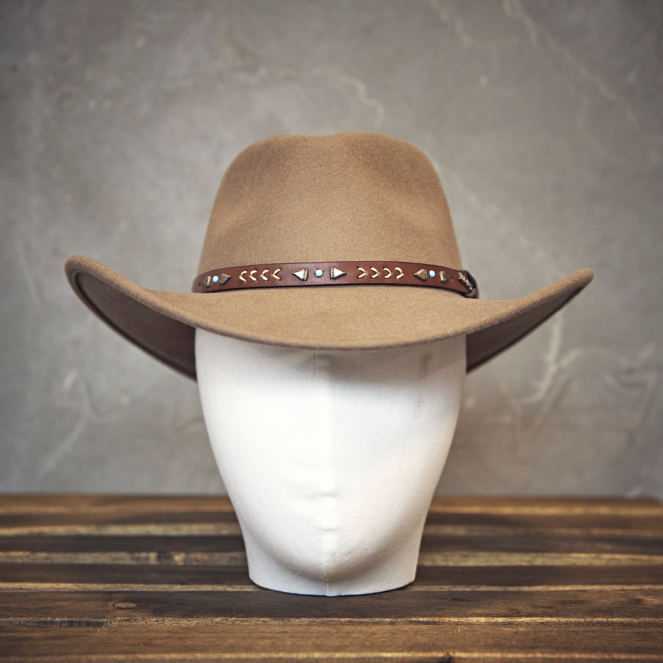Bailey -"Eddy"/ Broken Arrow - Beige