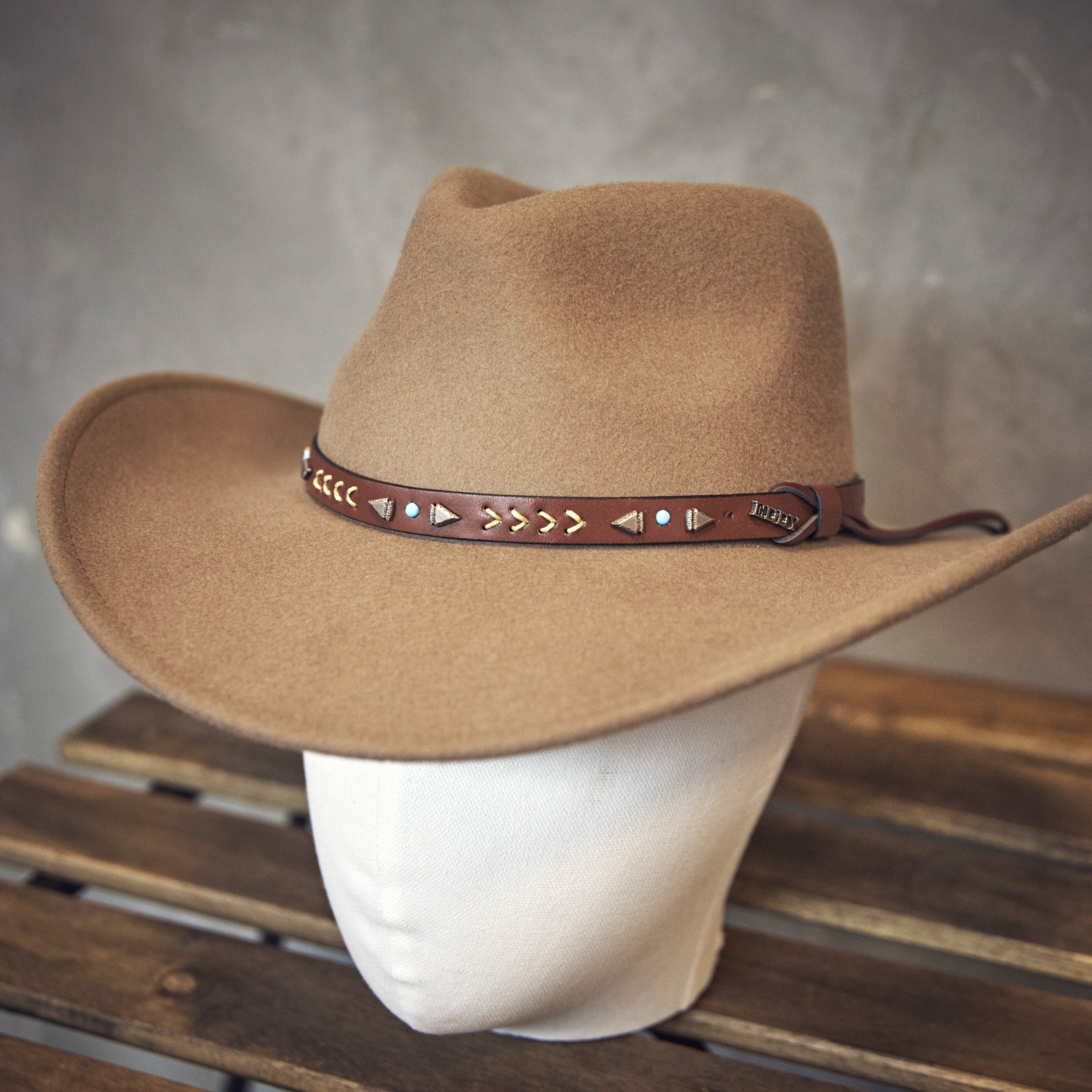 Bailey -"Eddy"/ Broken Arrow - Beige