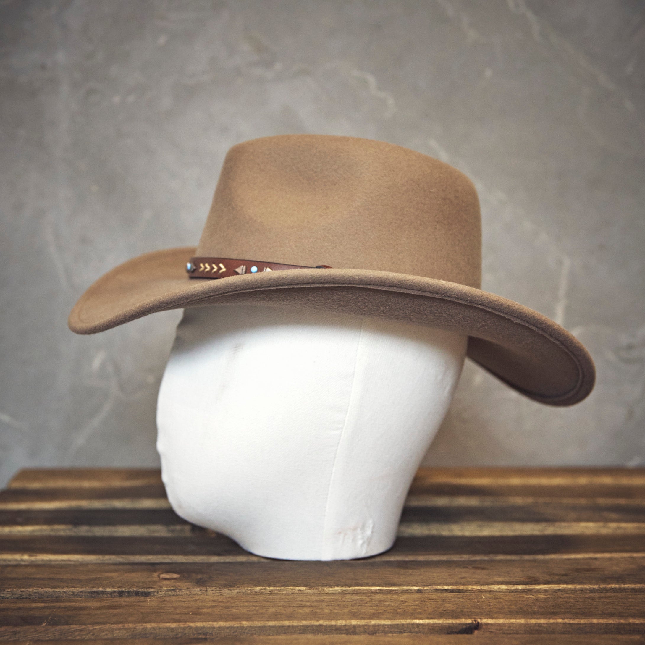 Bailey -"Eddy"/ Broken Arrow - Beige