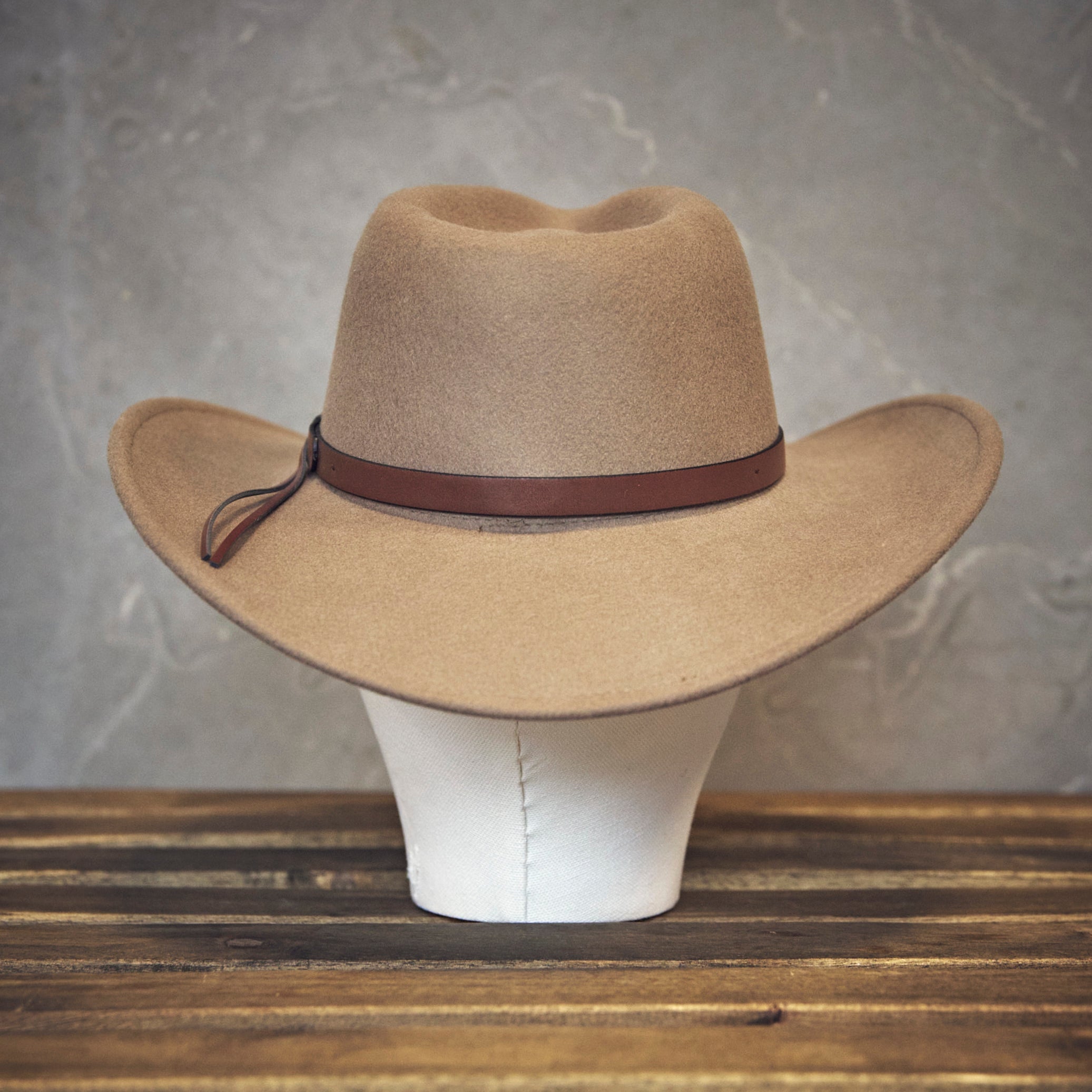 Bailey -"Eddy"/ Broken Arrow - Beige