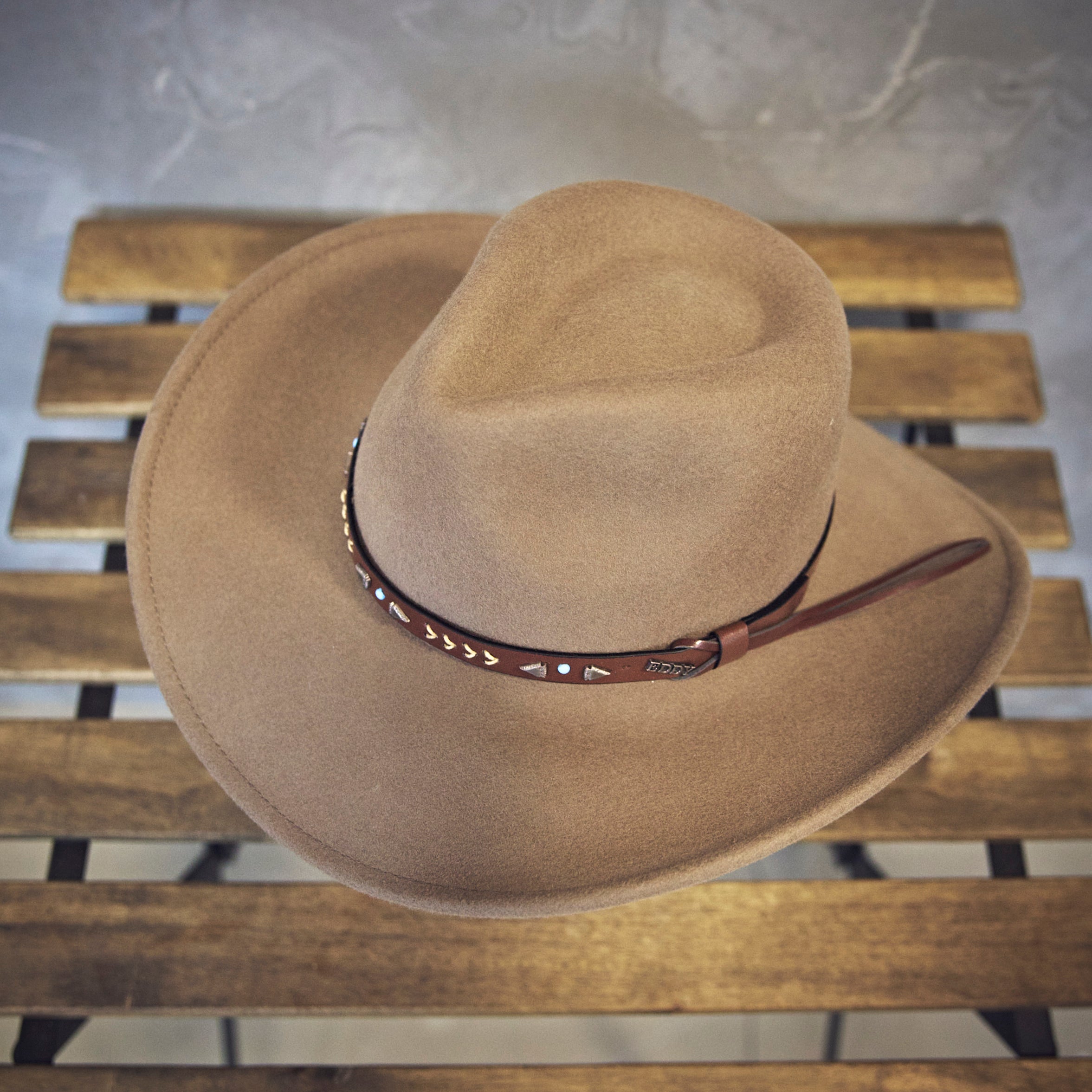 Bailey -"Eddy"/ Broken Arrow - Beige