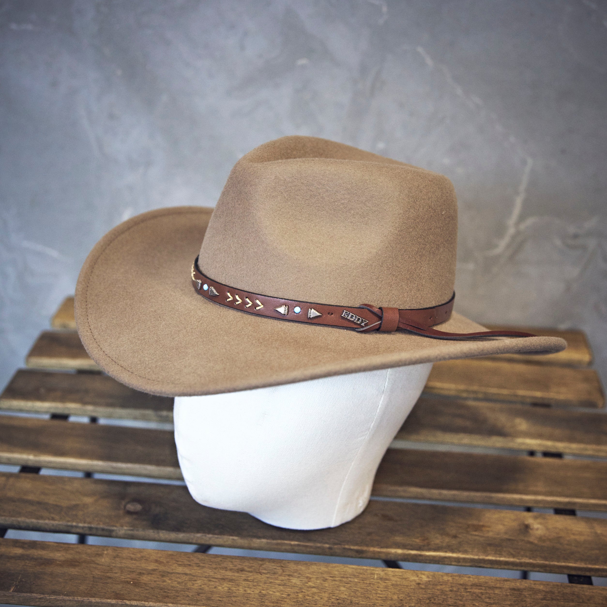 Bailey -"Eddy"/ Broken Arrow - Beige