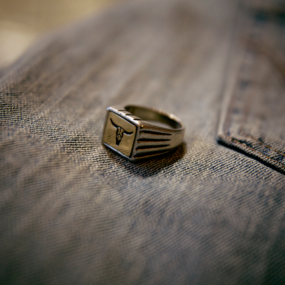 Black Pearl - Long Horn Ring