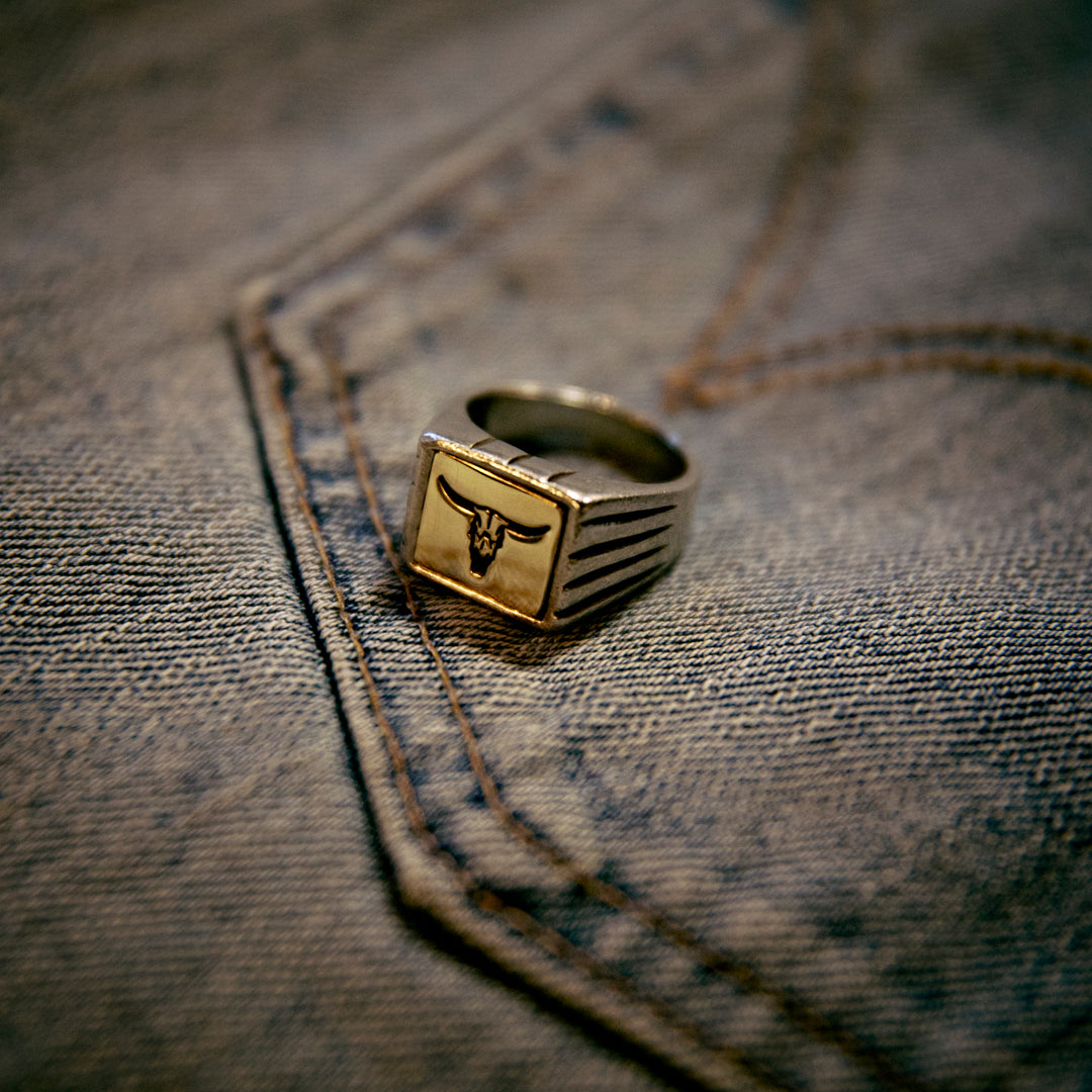 Black Pearl - Long Horn Ring