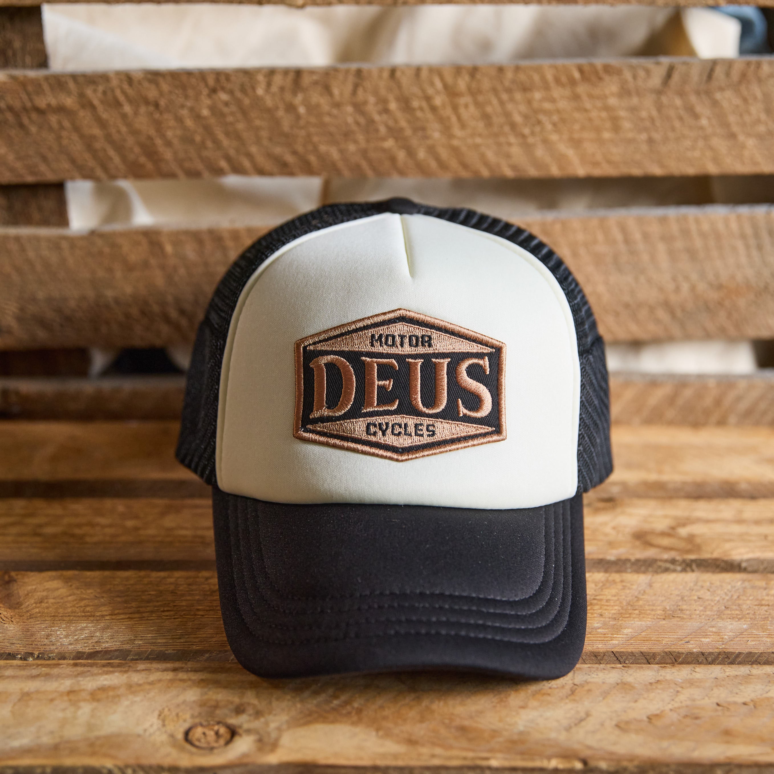 DEUS EX MACHINA - Josel Trucker - Sort