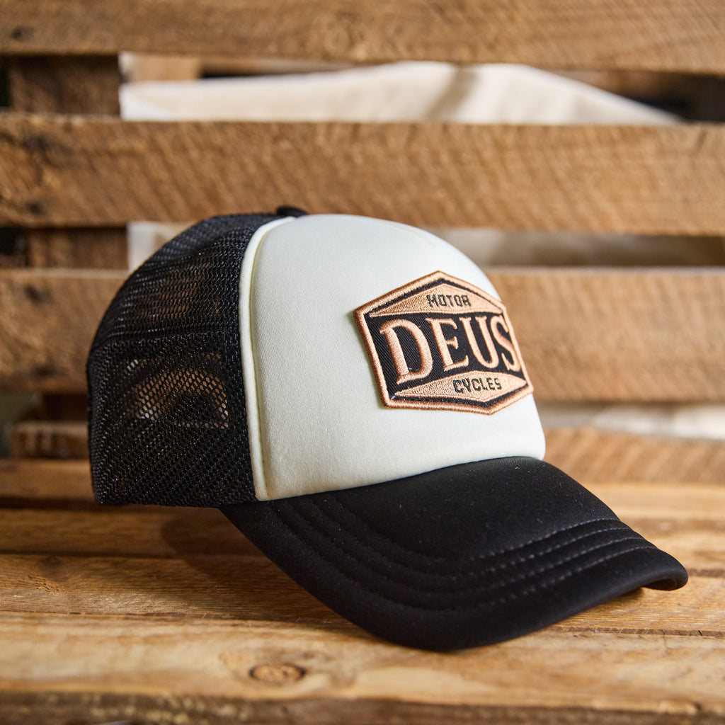 DEUS EX MACHINA - Josel Trucker - Sort