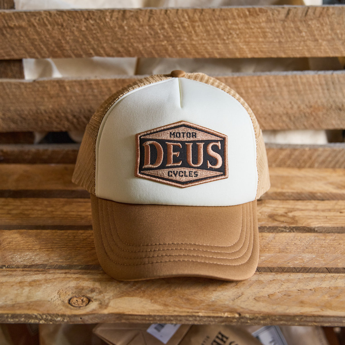 DEUS EX MACHINA - Josel Trucker - Brun