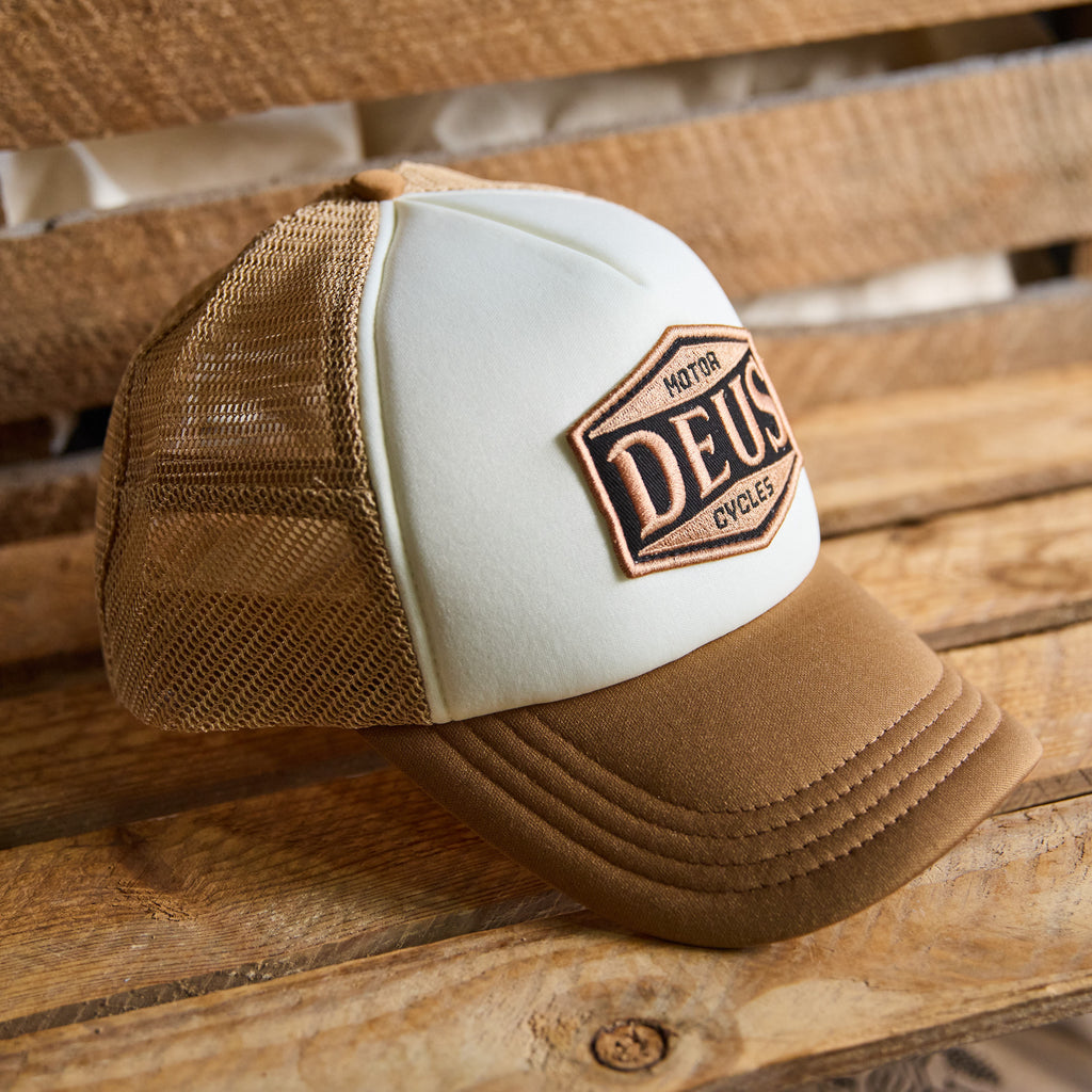 DEUS EX MACHINA - Josel Trucker - Brun