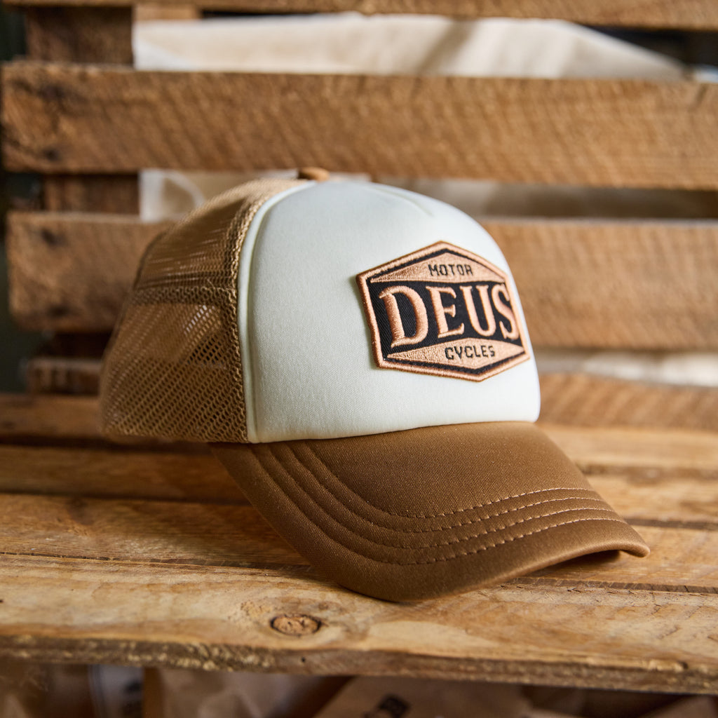 DEUS EX MACHINA - Josel Trucker - Brun