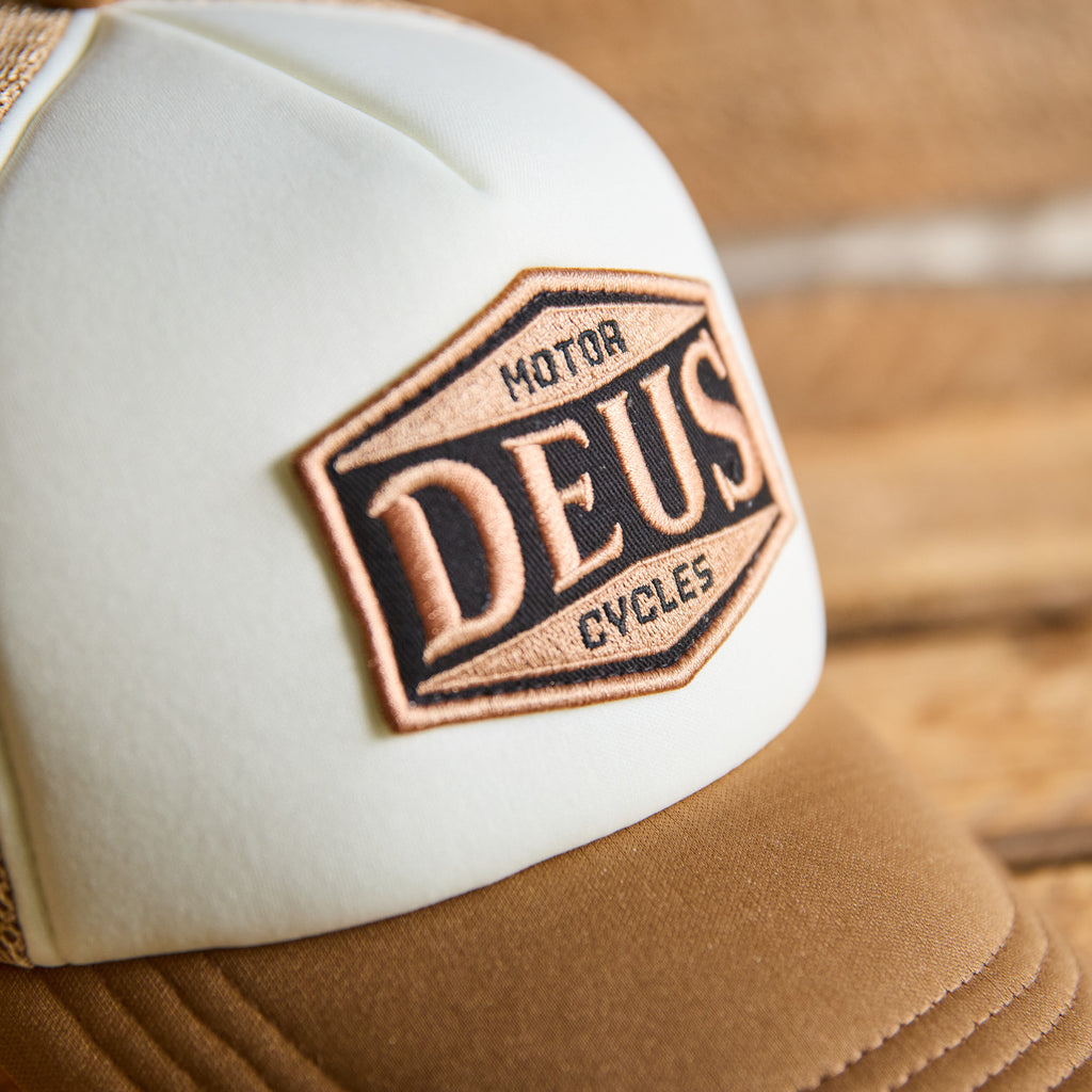 DEUS EX MACHINA - Josel Trucker - Brun