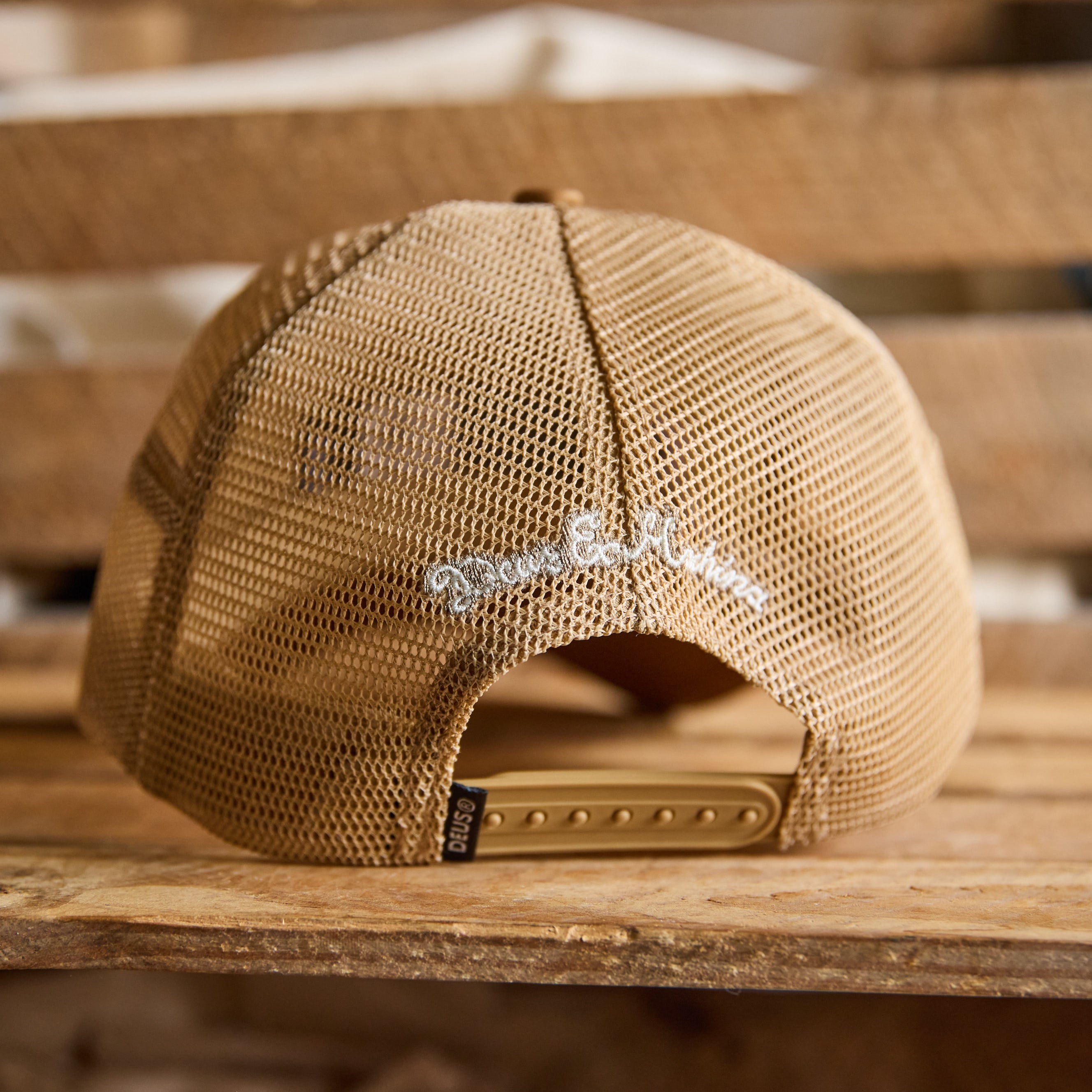 DEUS EX MACHINA - Josel Trucker - Brun