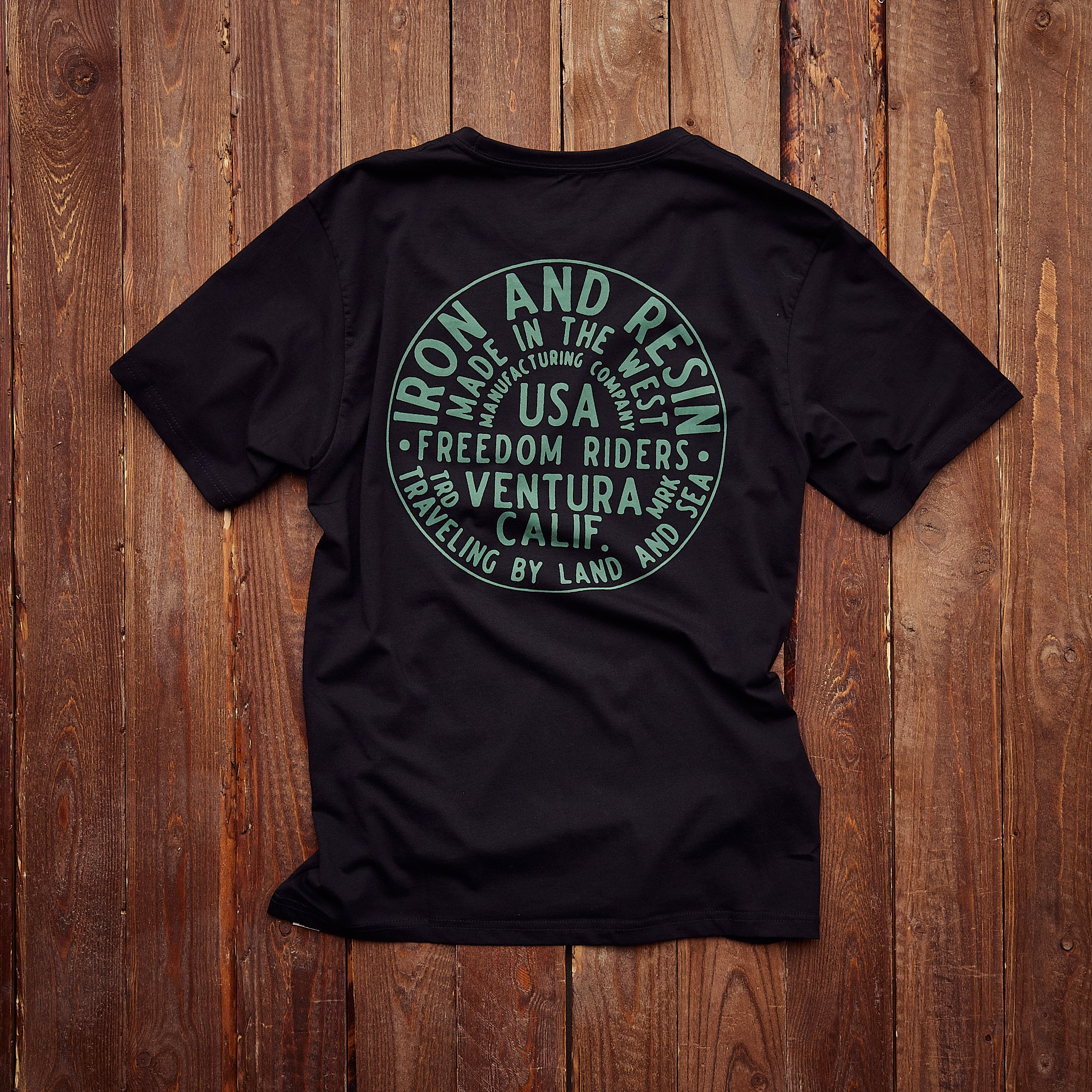 Iron & Resin - Brand Button Pocket tee BLACK