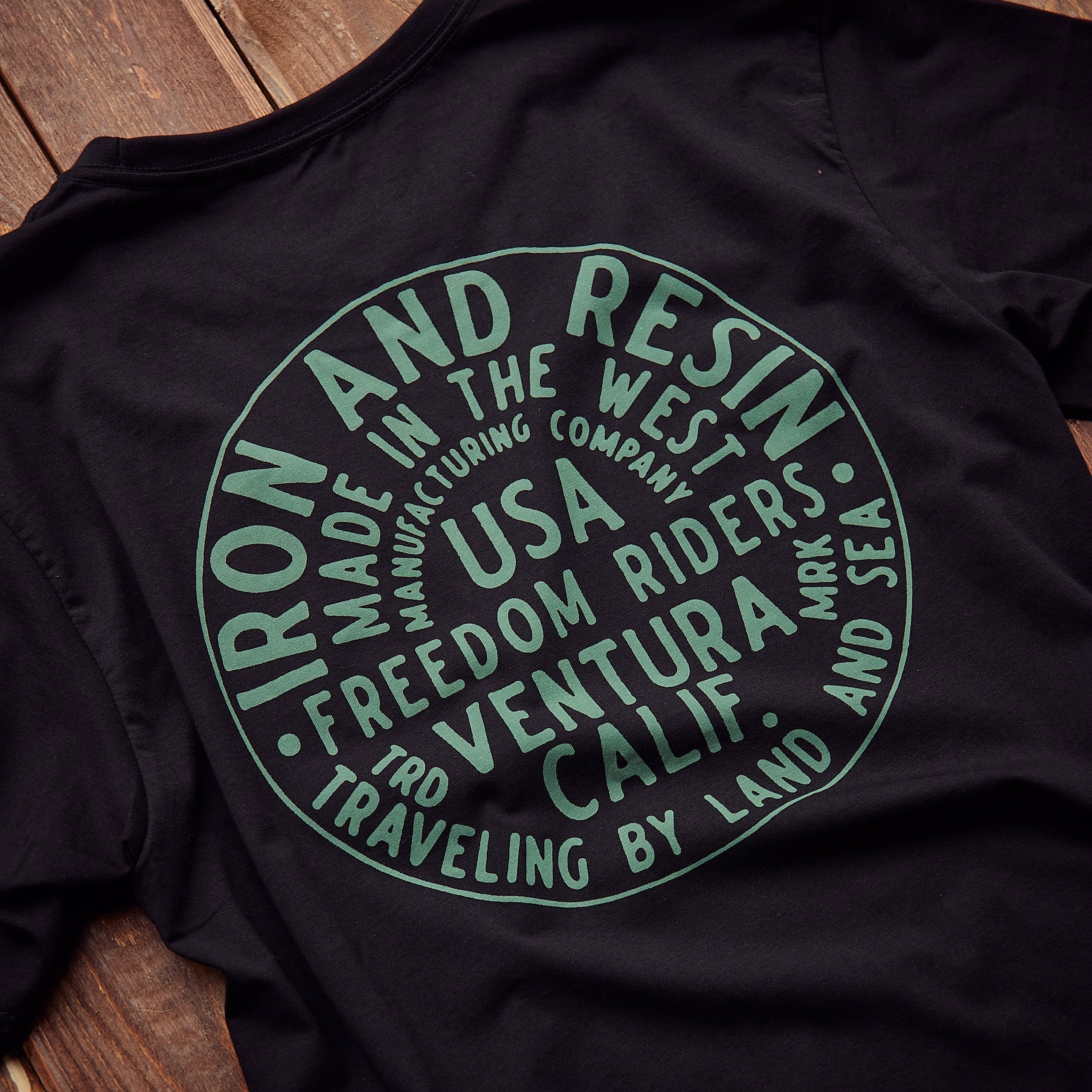 Iron & Resin - Brand Button Pocket tee BLACK