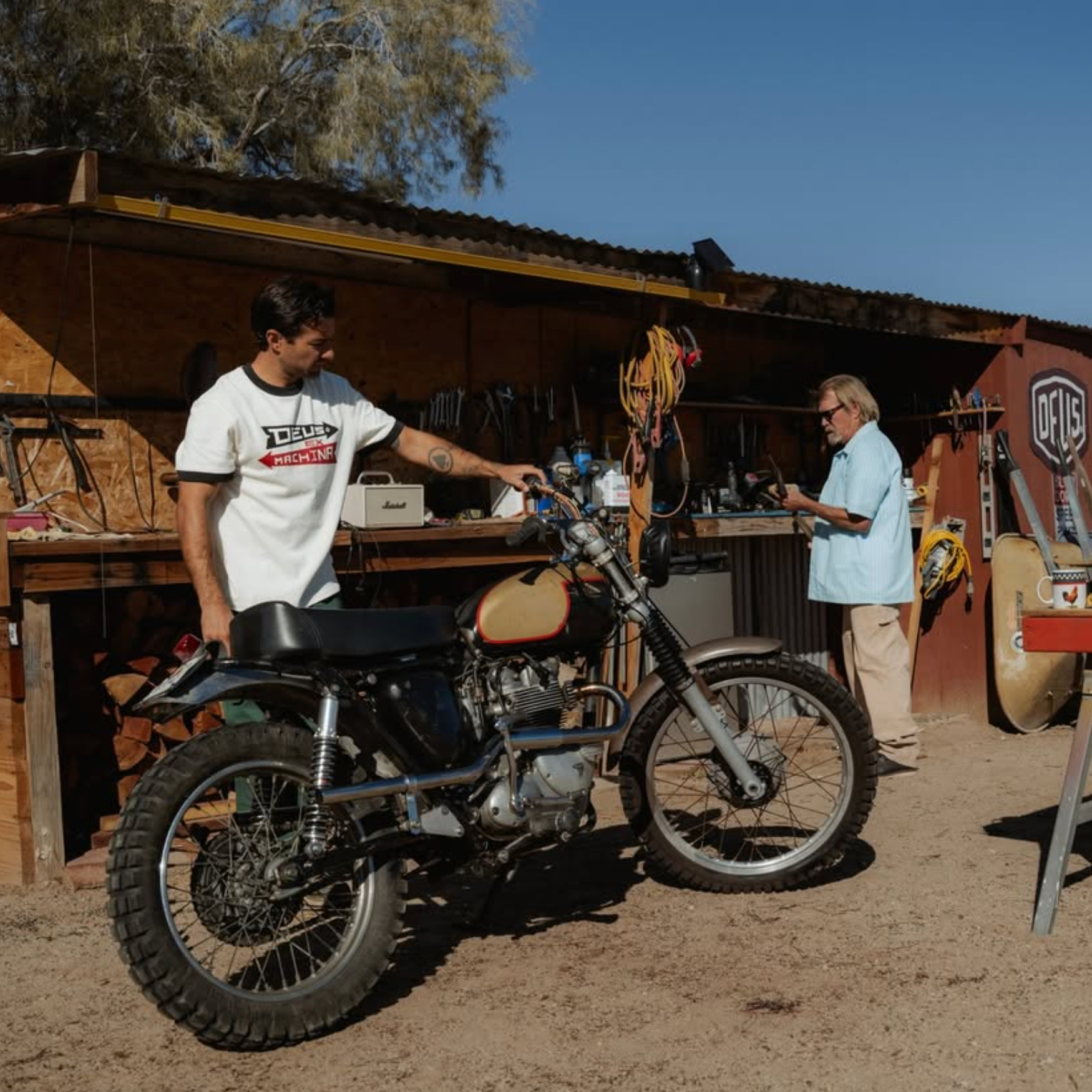 Deus Ex Machina - Arrows Ringer - Pristine White