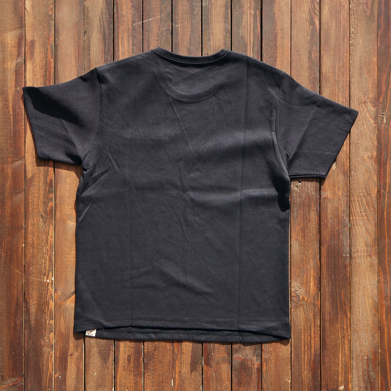 Iron and resin - logan pocket tee - black
