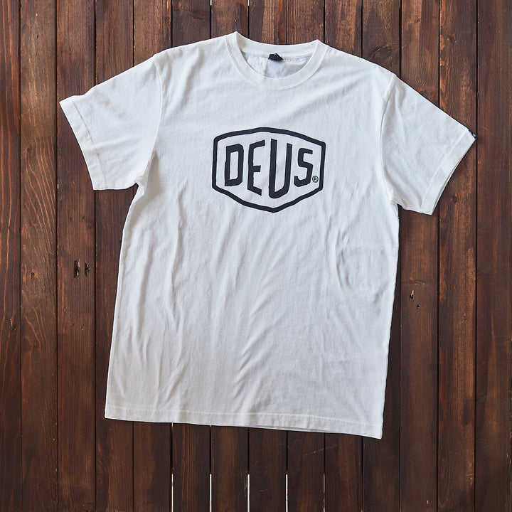 Deus Ex Machina - Shield Tee - white