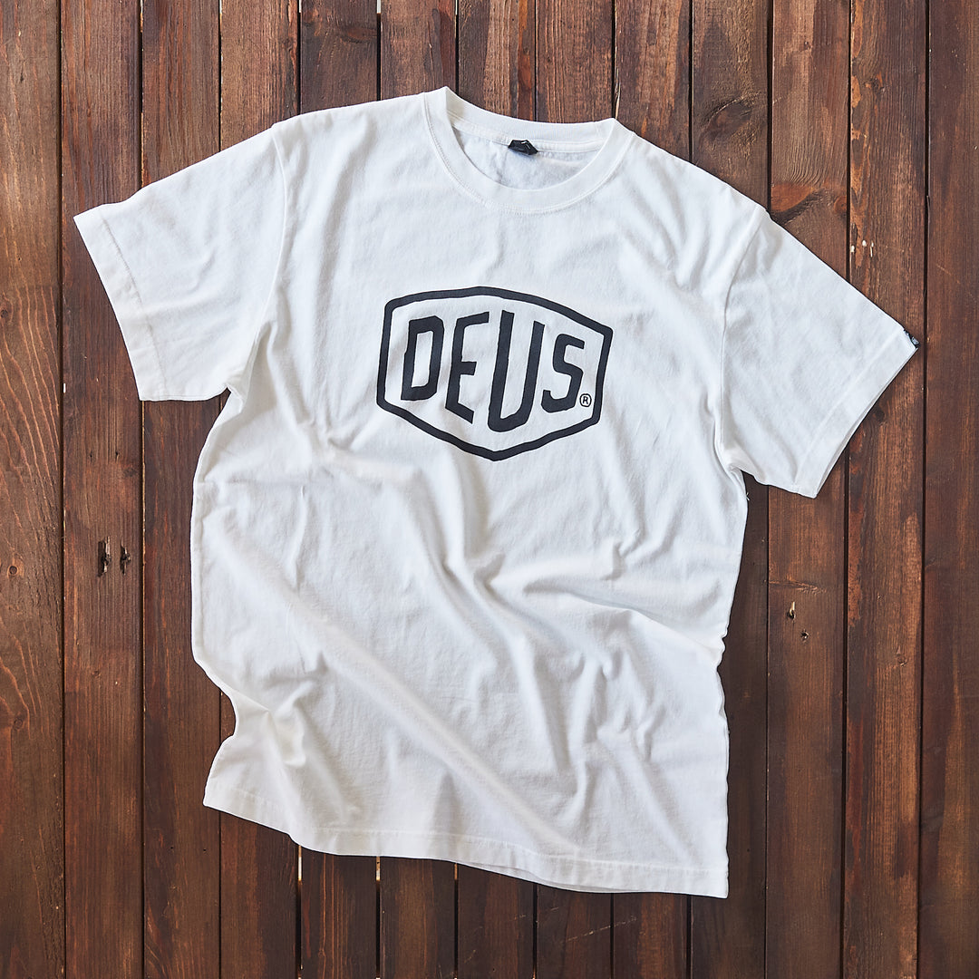 Deus Ex Machina - Shield Tee - white