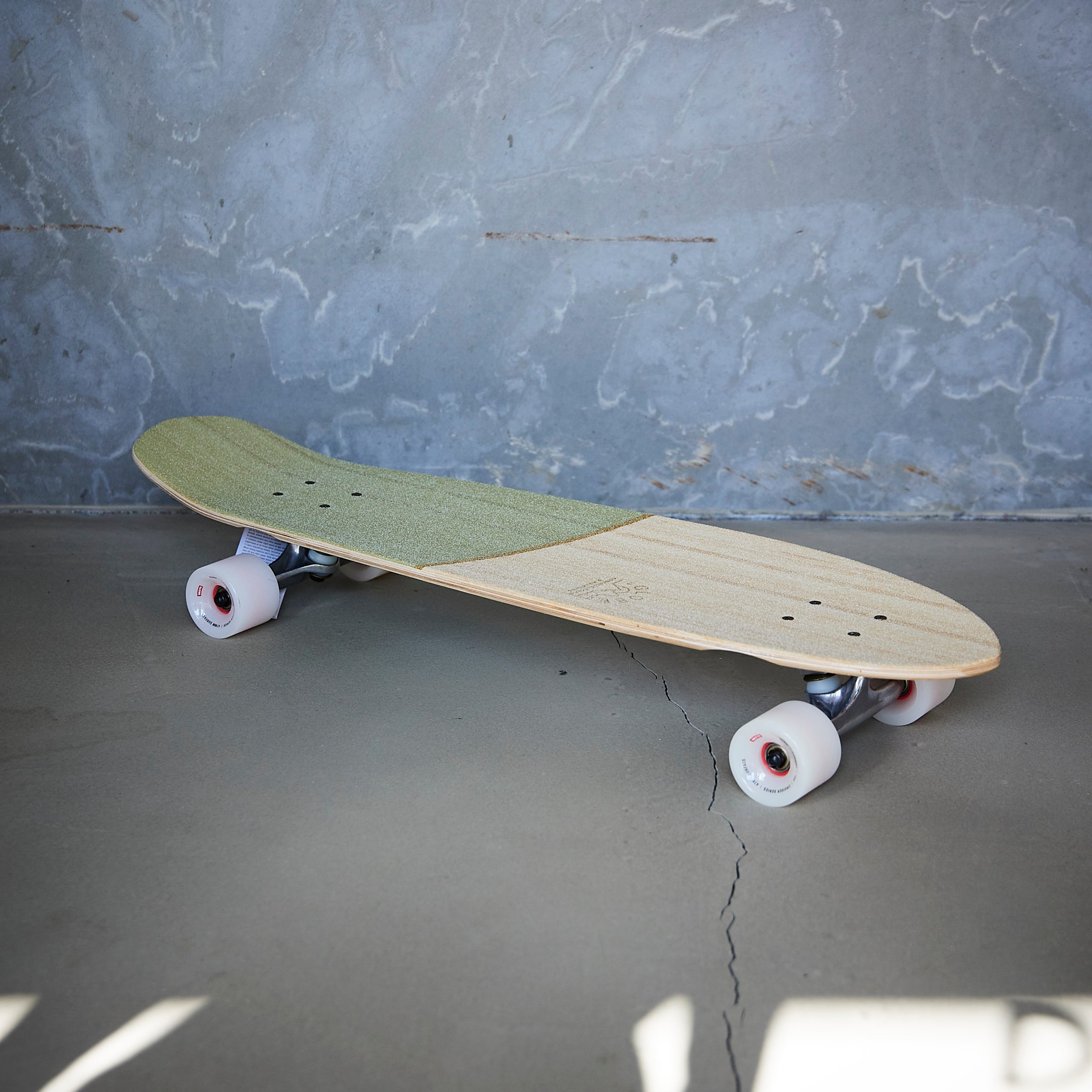 Globe - Big Blazer 32"Cruiser Bamboo/Olive