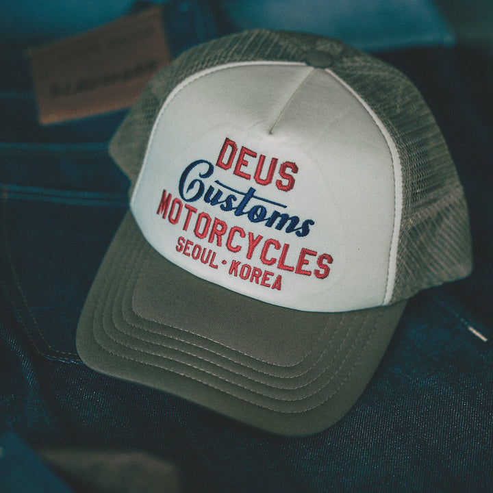 DEUS EX MACHINA - Kamli Trucker