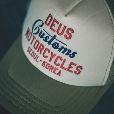 DEUS EX MACHINA - Kamli Trucker