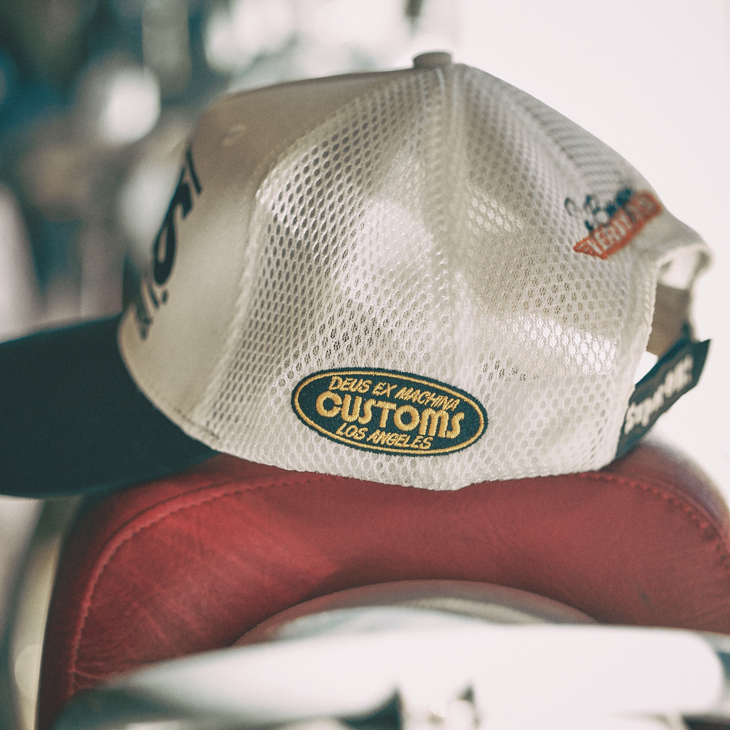 DEUS EX MACHINA - Podium Trucker - White