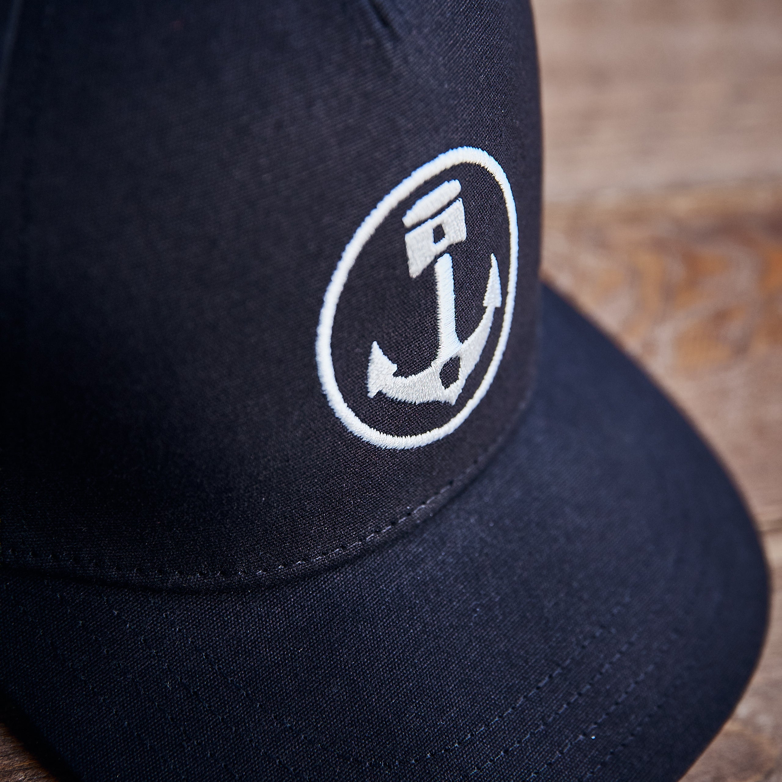 Iron & Resin - Anchor Cap - Black