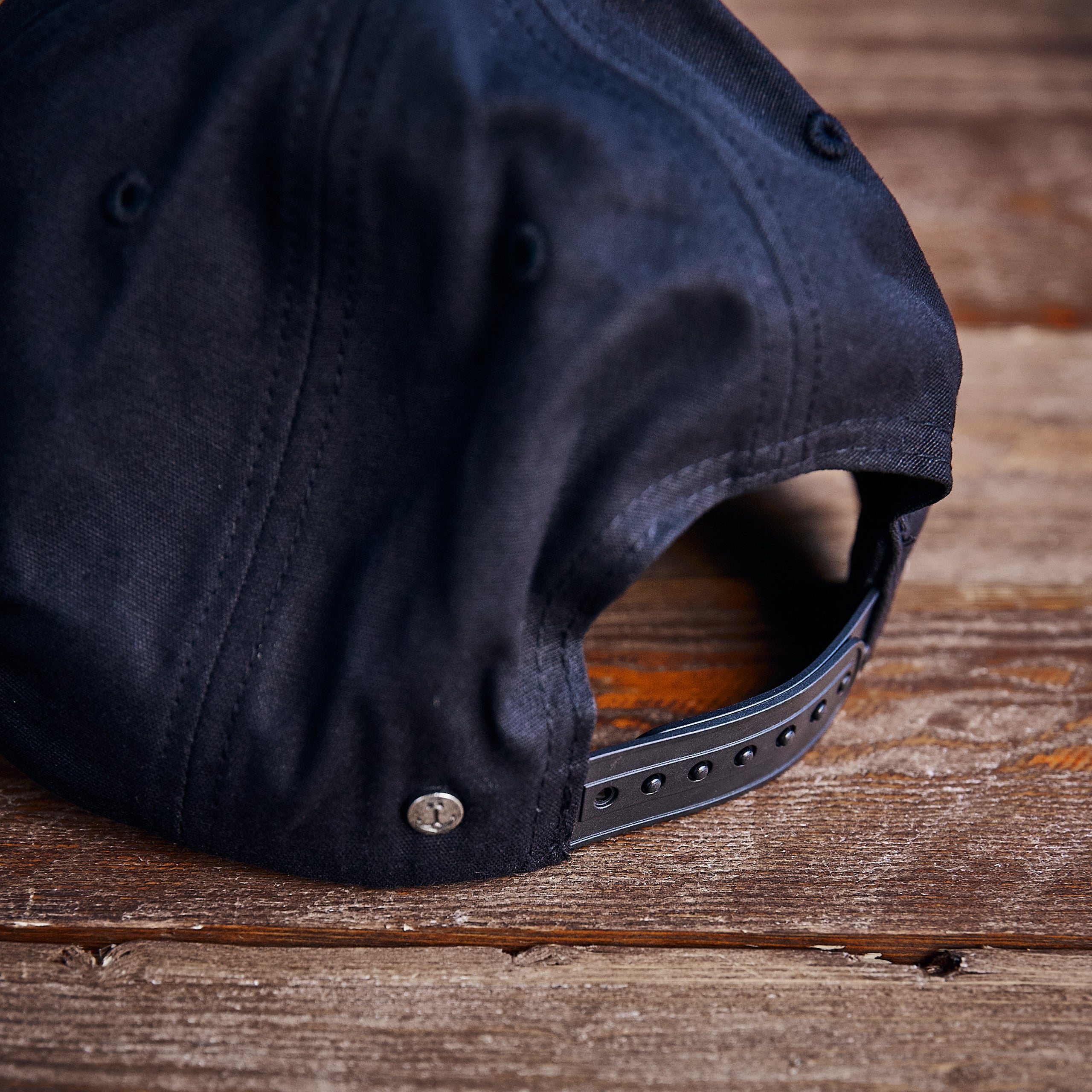 Iron & Resin - Anchor Cap - Black